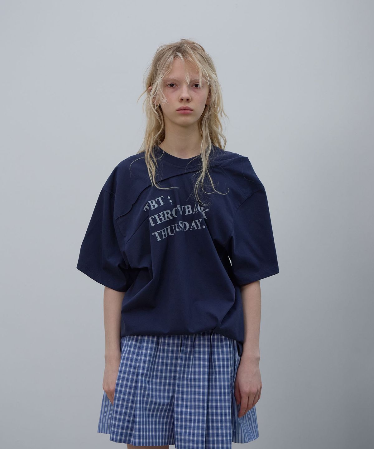 엘씨디씨티엠(LCDC™) DRAPED LETTERING PRINT T-SHIRT (NAVY)