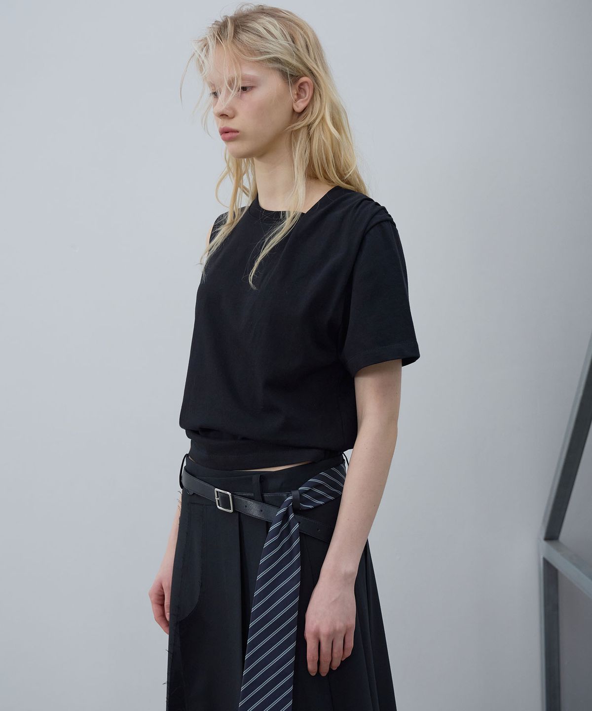 엘씨디씨티엠(LCDC™) ASYMMETRIC SLEEVE TOP (BLACK)