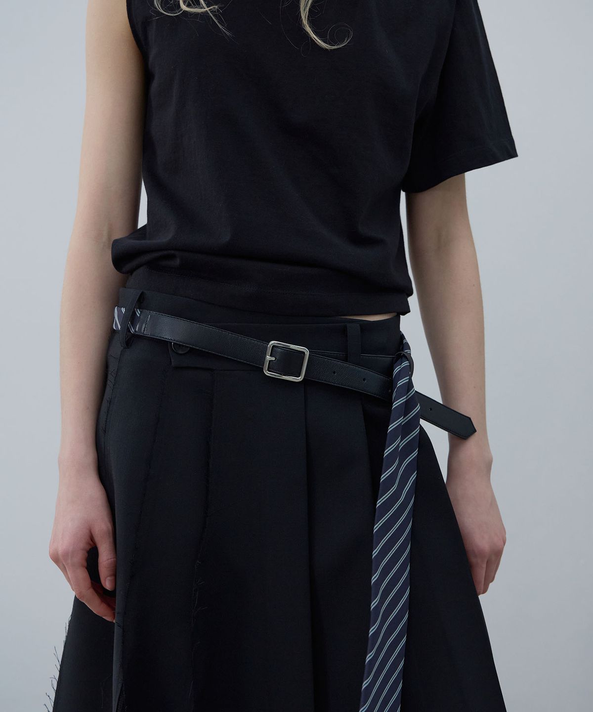 엘씨디씨티엠(LCDC™) ASYMMETRIC SLEEVE TOP (BLACK)
