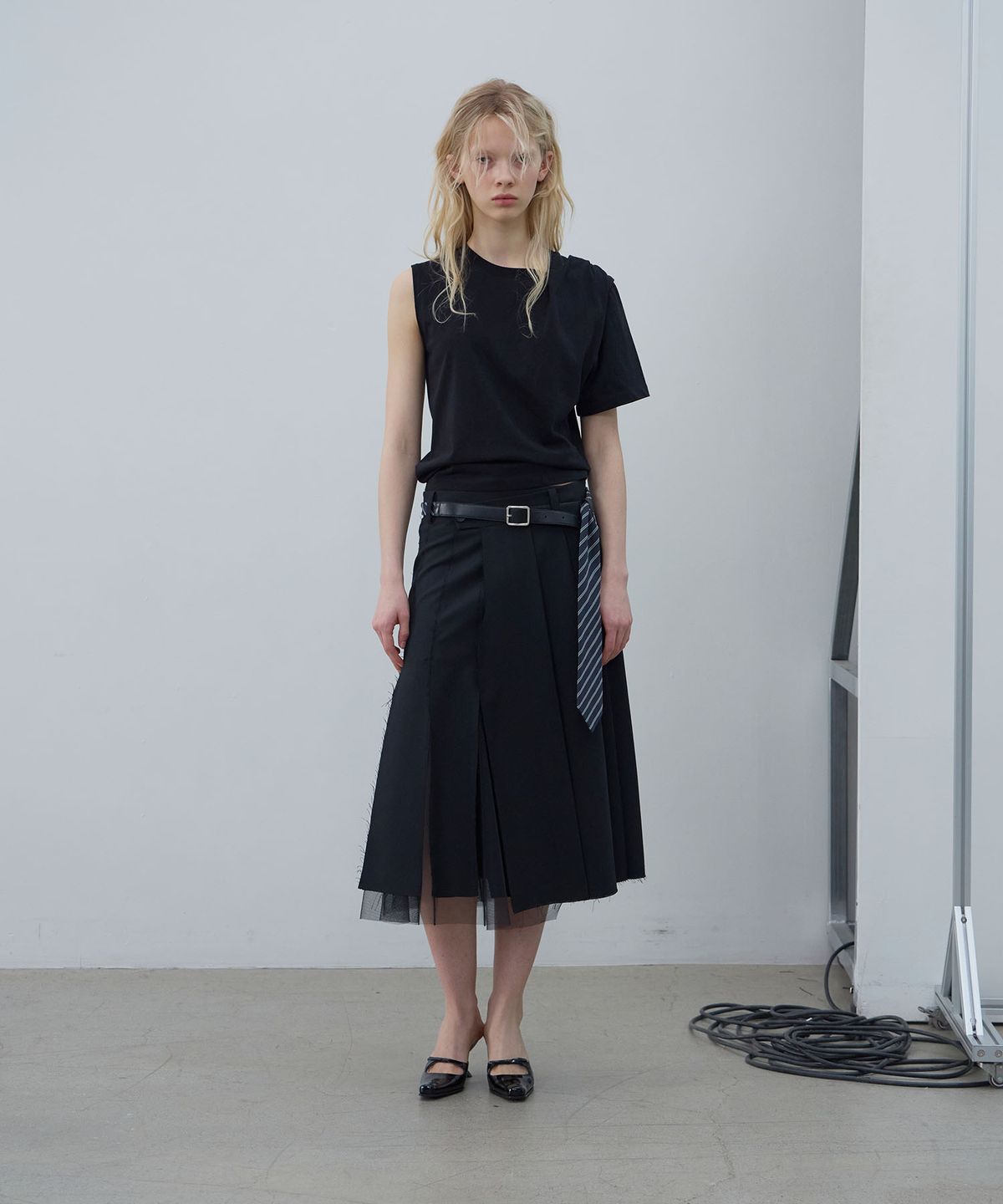 엘씨디씨티엠(LCDC™) ASYMMETRIC SLEEVE TOP (BLACK)
