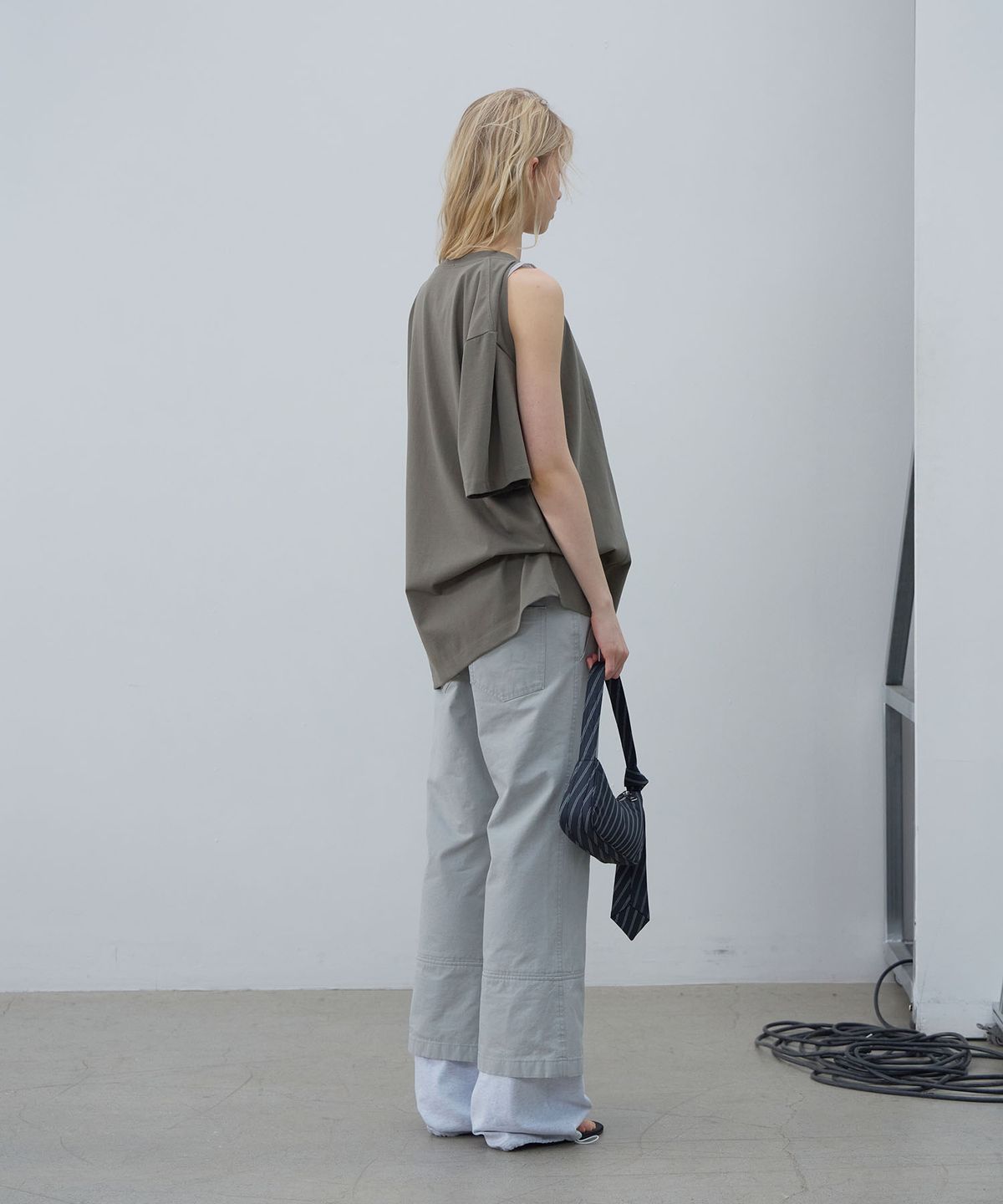 엘씨디씨티엠(LCDC™) SHOULDER SLIT TOP (KHAKI)