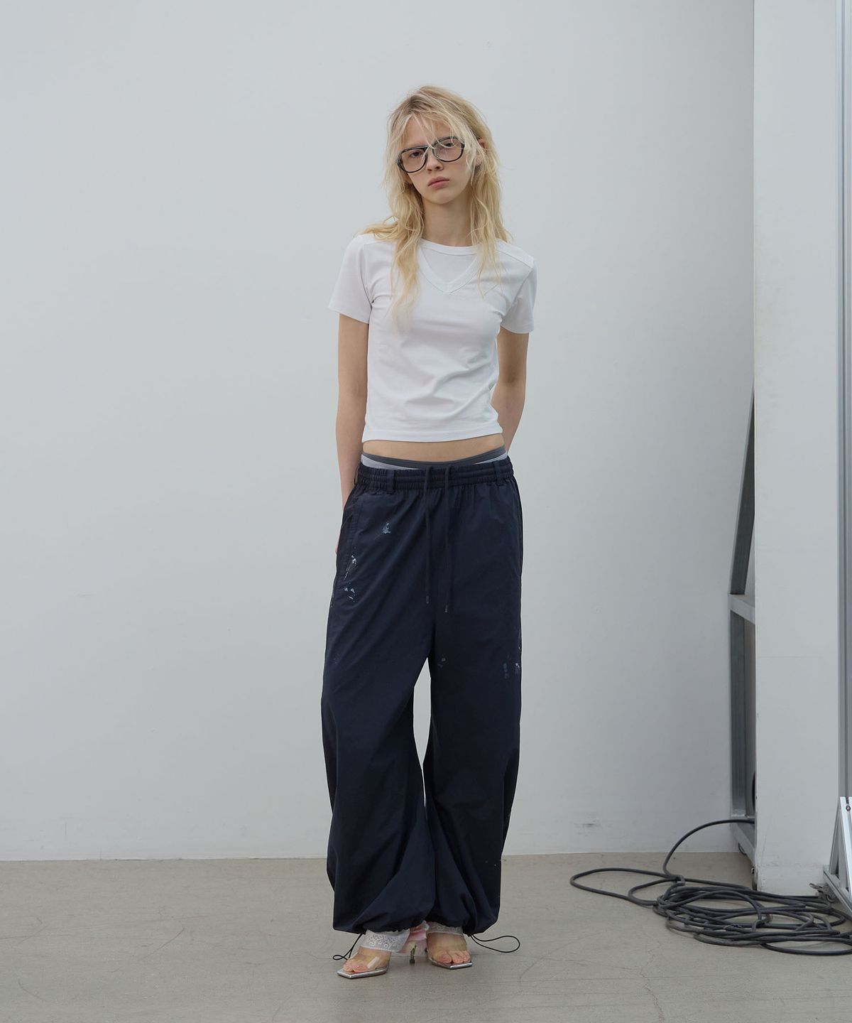 엘씨디씨티엠(LCDC™) DOUBLE LAYER V-NECK TOP (WHITE)