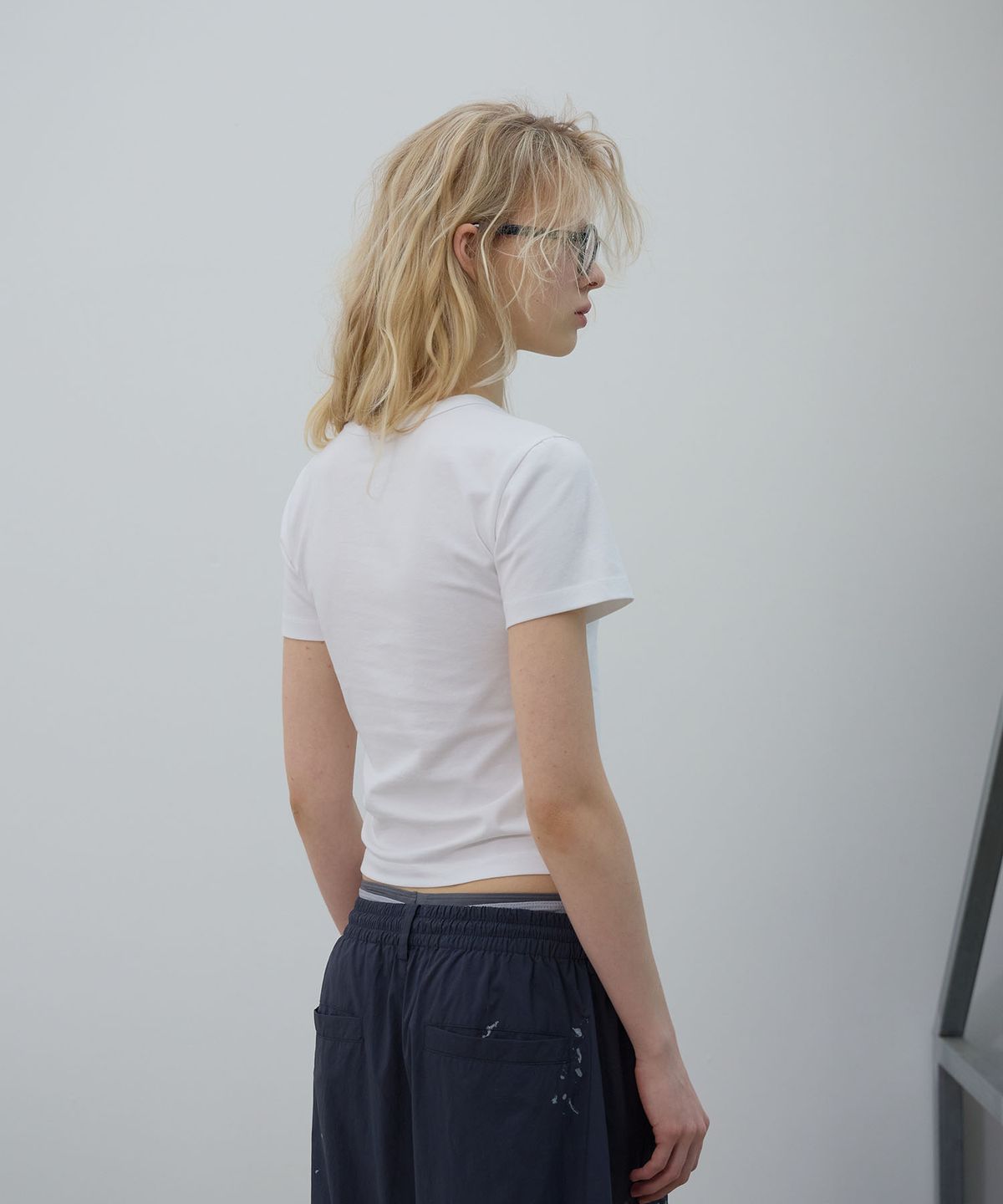엘씨디씨티엠(LCDC™) DOUBLE LAYER V-NECK TOP (WHITE)
