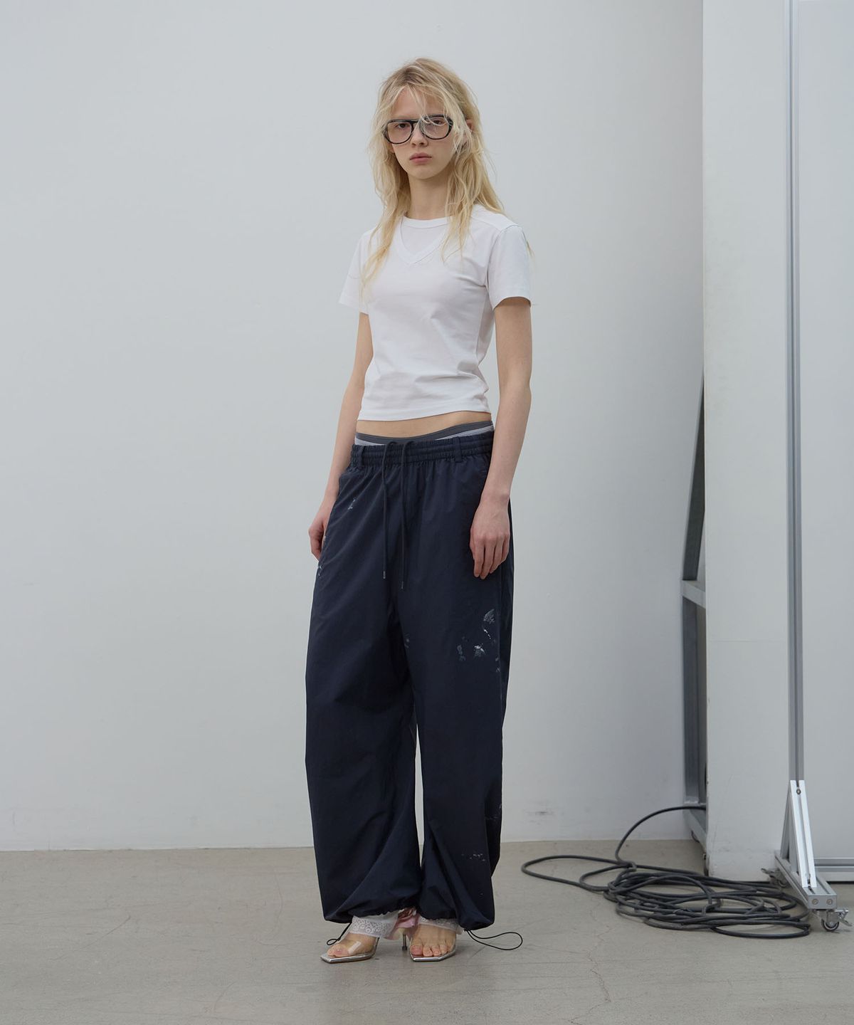 엘씨디씨티엠(LCDC™) DOUBLE LAYER V-NECK TOP (WHITE)