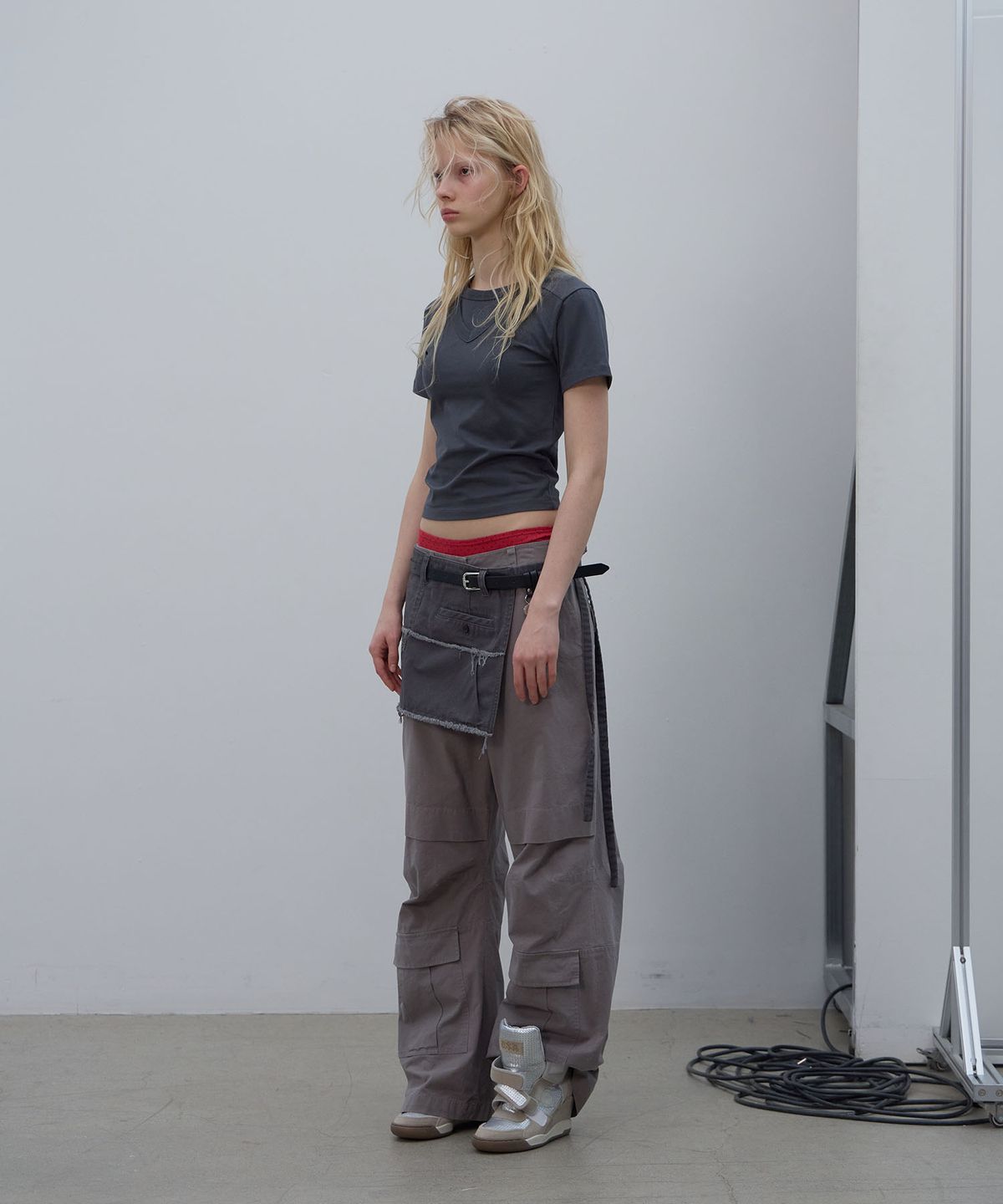 엘씨디씨티엠(LCDC™) DOUBLE LAYER V-NECK TOP (DARK GREY)