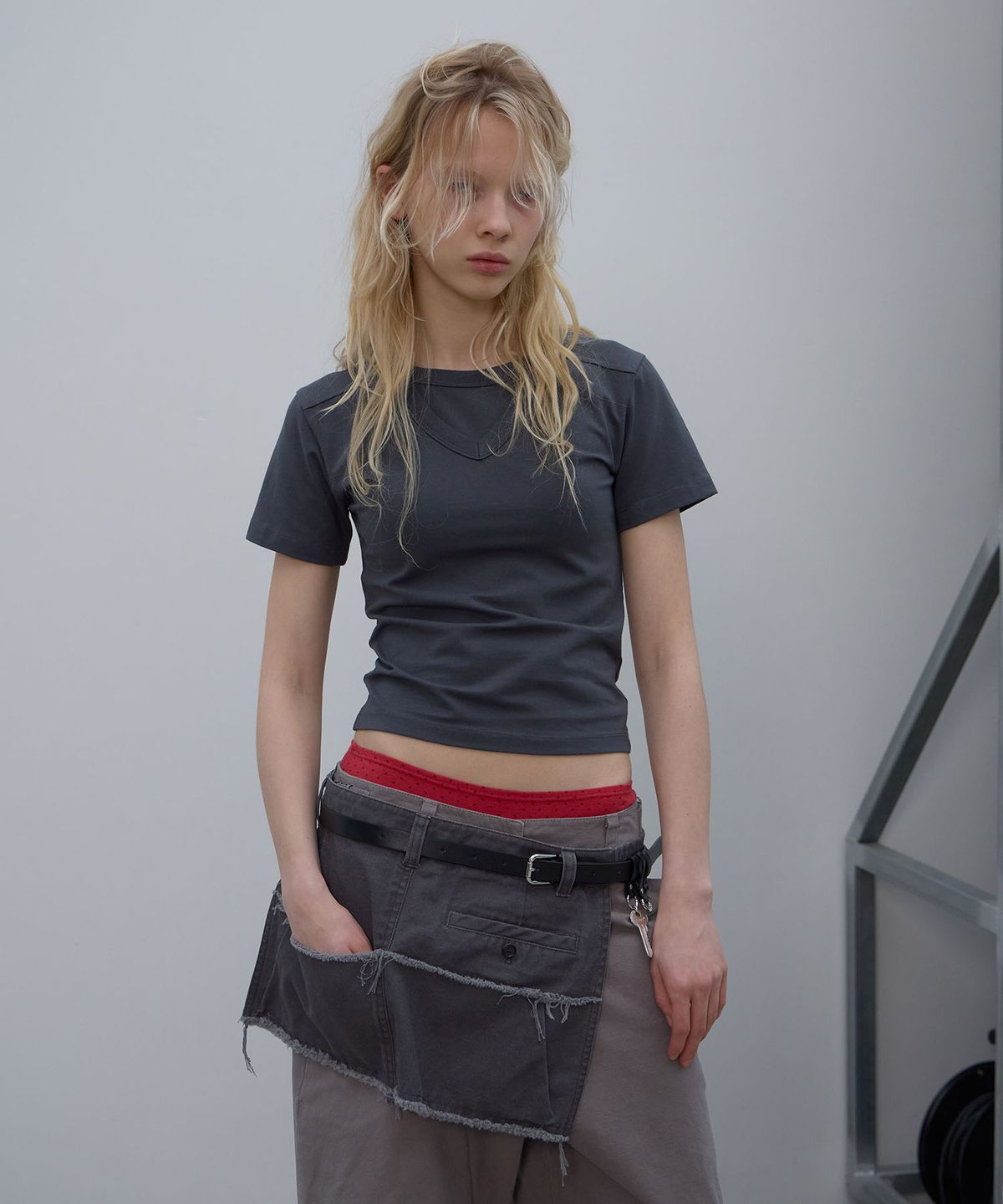엘씨디씨티엠(LCDC™) DOUBLE LAYER V-NECK TOP (DARK GREY)