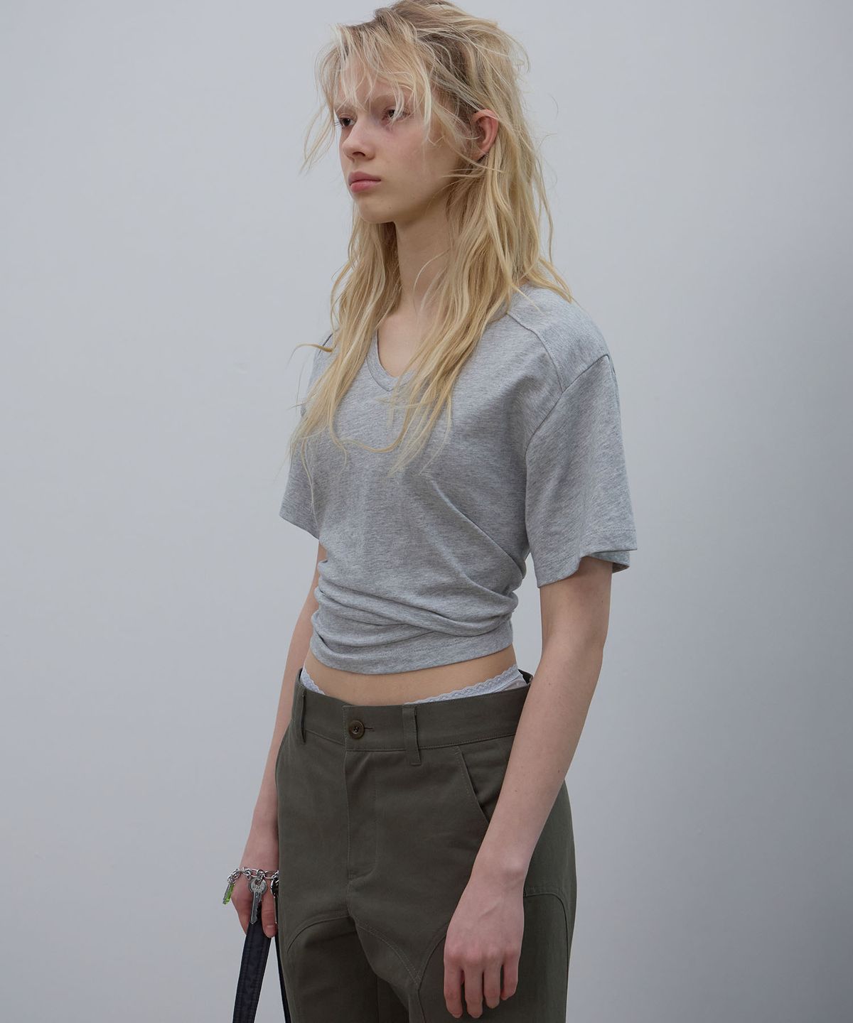 엘씨디씨티엠(LCDC™) BACK SLIT V-NECK TOP (MELANGE GREY)