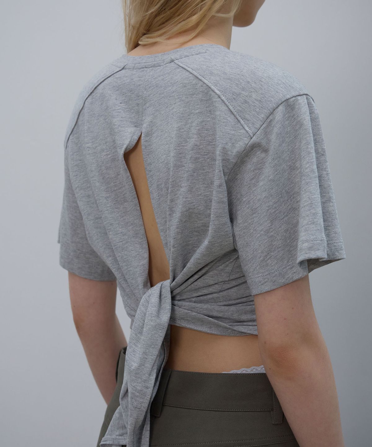 엘씨디씨티엠(LCDC™) BACK SLIT V-NECK TOP (MELANGE GREY)