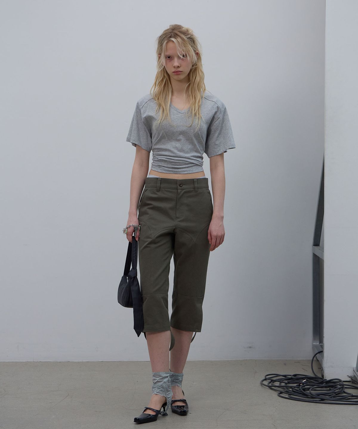 엘씨디씨티엠(LCDC™) BACK SLIT V-NECK TOP (MELANGE GREY)