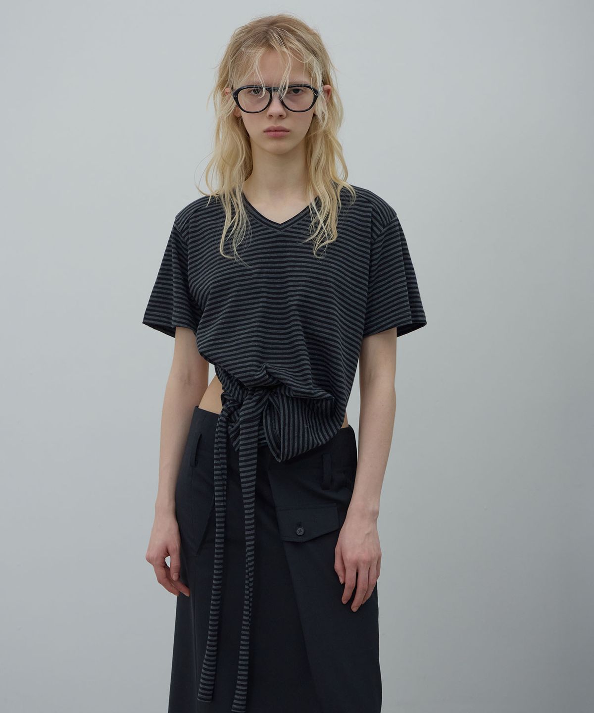 엘씨디씨티엠(LCDC™) BACK SLIT V-NECK TOP (DARK GREY)