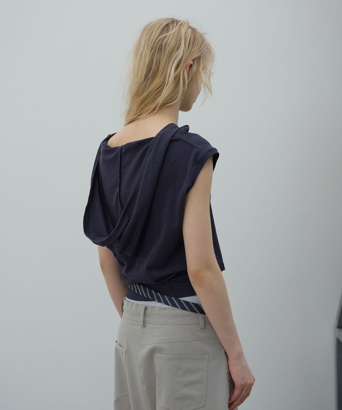 엘씨디씨티엠(LCDC™) STRAP HOODED SLEEVELESS TOP (NAVY)