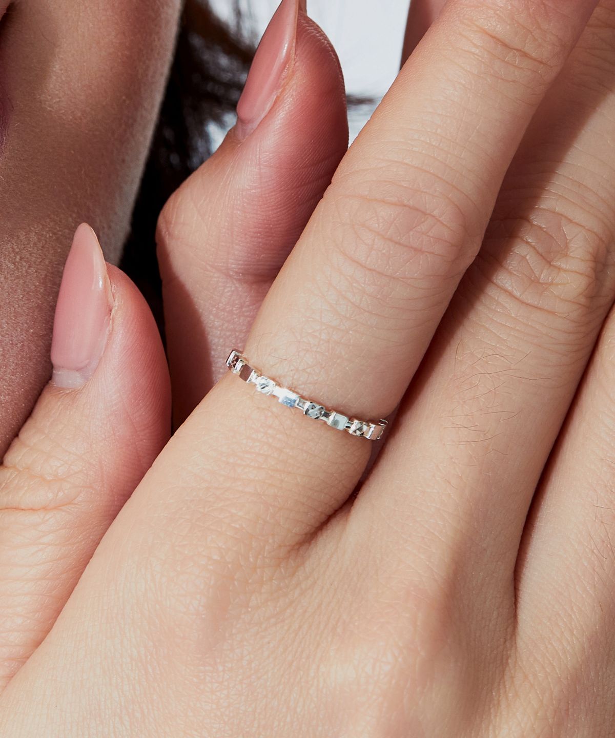 엘렌쥬얼리(HELENE JEWELRY) 925 실버 브릿지 스퀘어 컷팅 미스 링 은 반지
