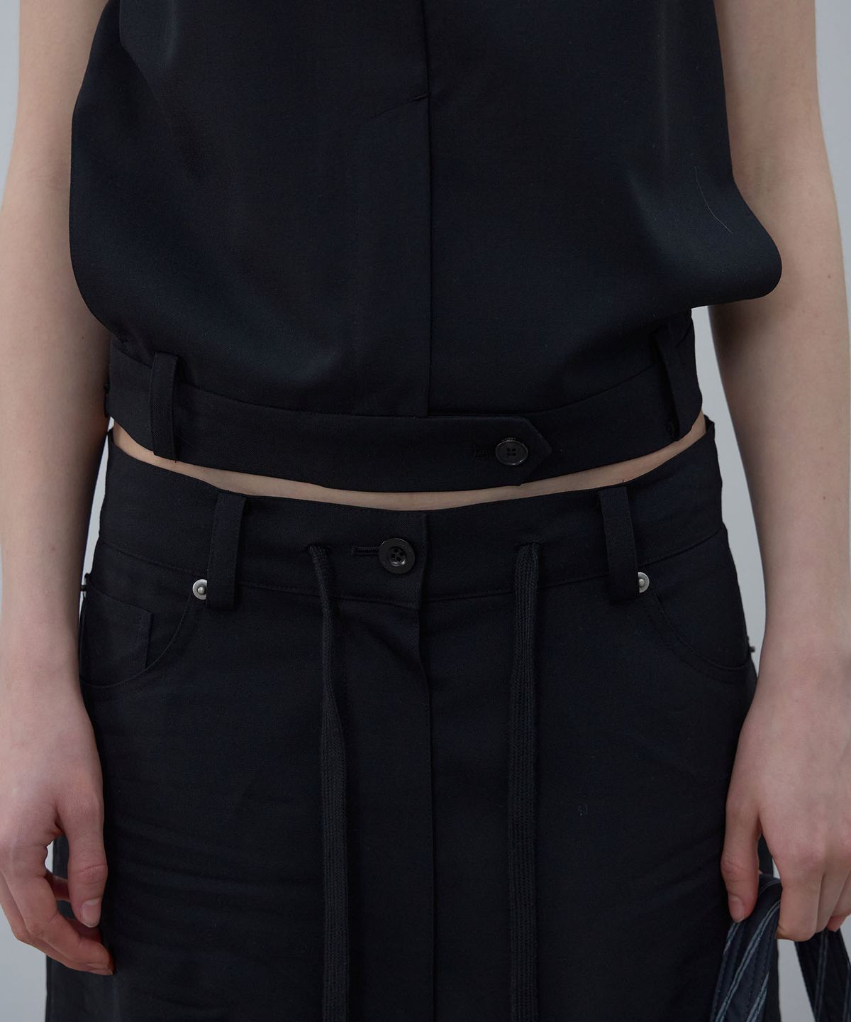 엘씨디씨티엠(LCDC™) BLACK TAILORED HALTER (BLACK)