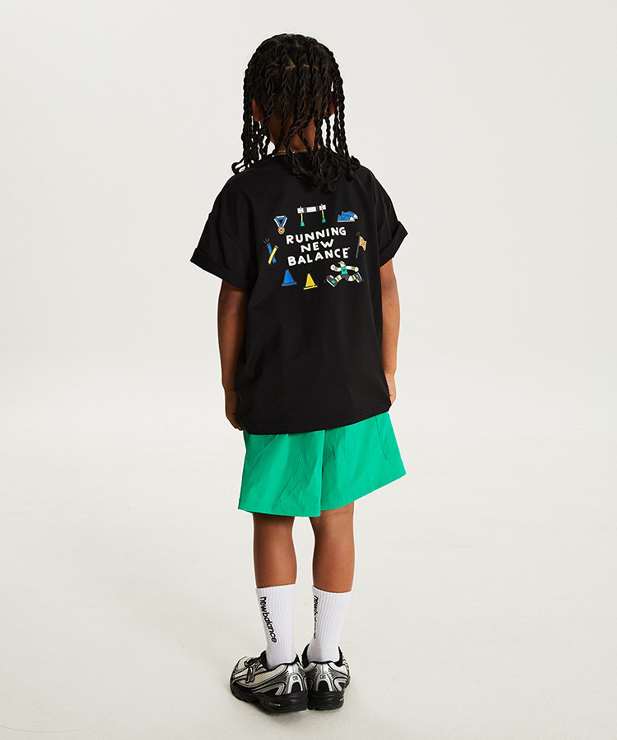 뉴발란스 키즈(NEWBALANCEKIDS) Run Festival_아동 쿨터치 반팔티 + 우븐 스트레치 팬츠 셋업 NK9YG2504U40