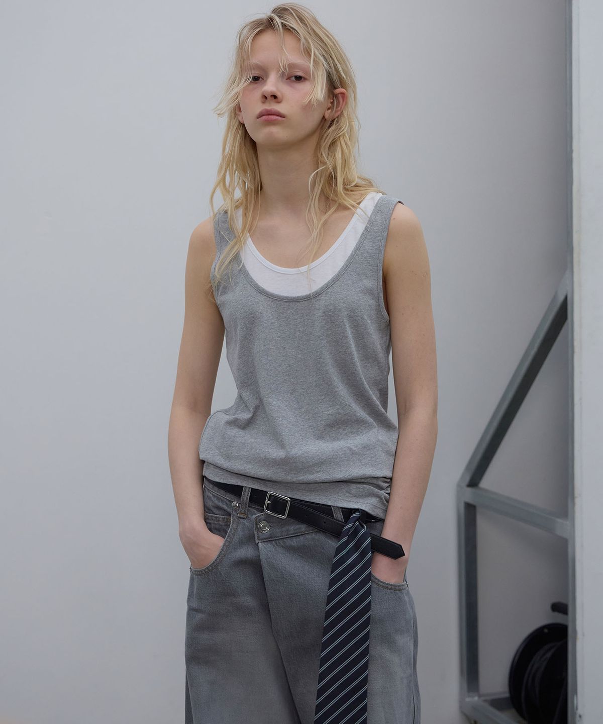 엘씨디씨티엠(LCDC™) SHAPED HEM TANK TOP (MELANGE GREY)