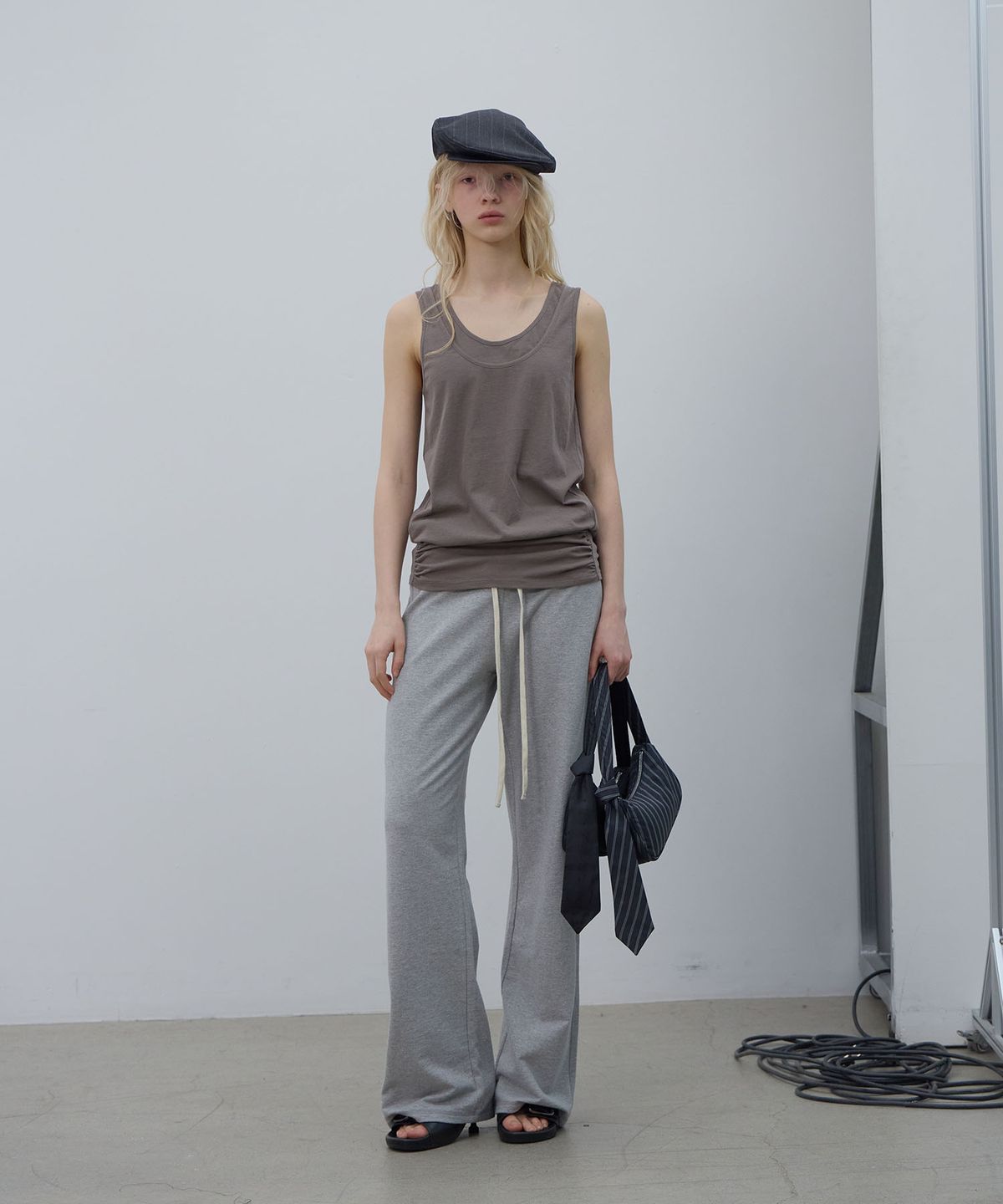 엘씨디씨티엠(LCDC™) SHAPED HEM TANK TOP (BROWN)