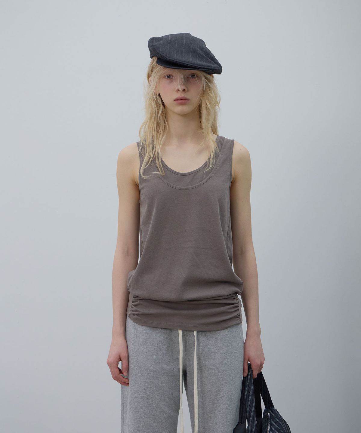 엘씨디씨티엠(LCDC™) SHAPED HEM TANK TOP (BROWN)