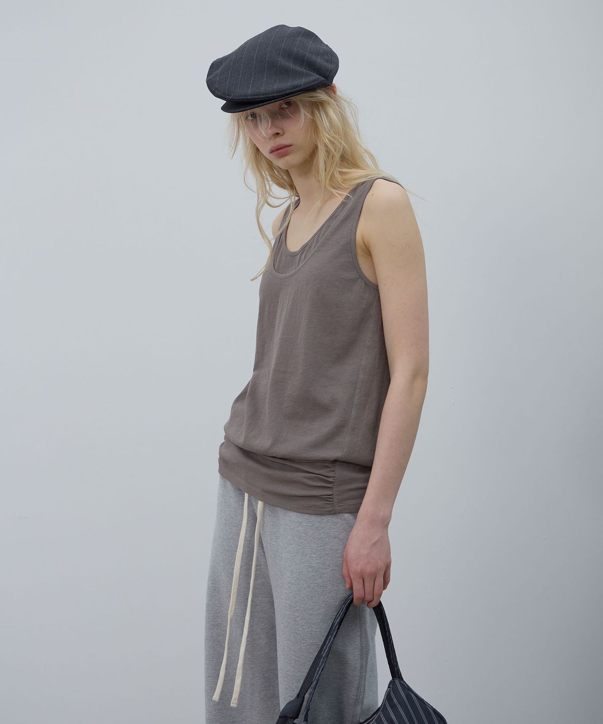 엘씨디씨티엠(LCDC™) SHAPED HEM TANK TOP (BROWN)