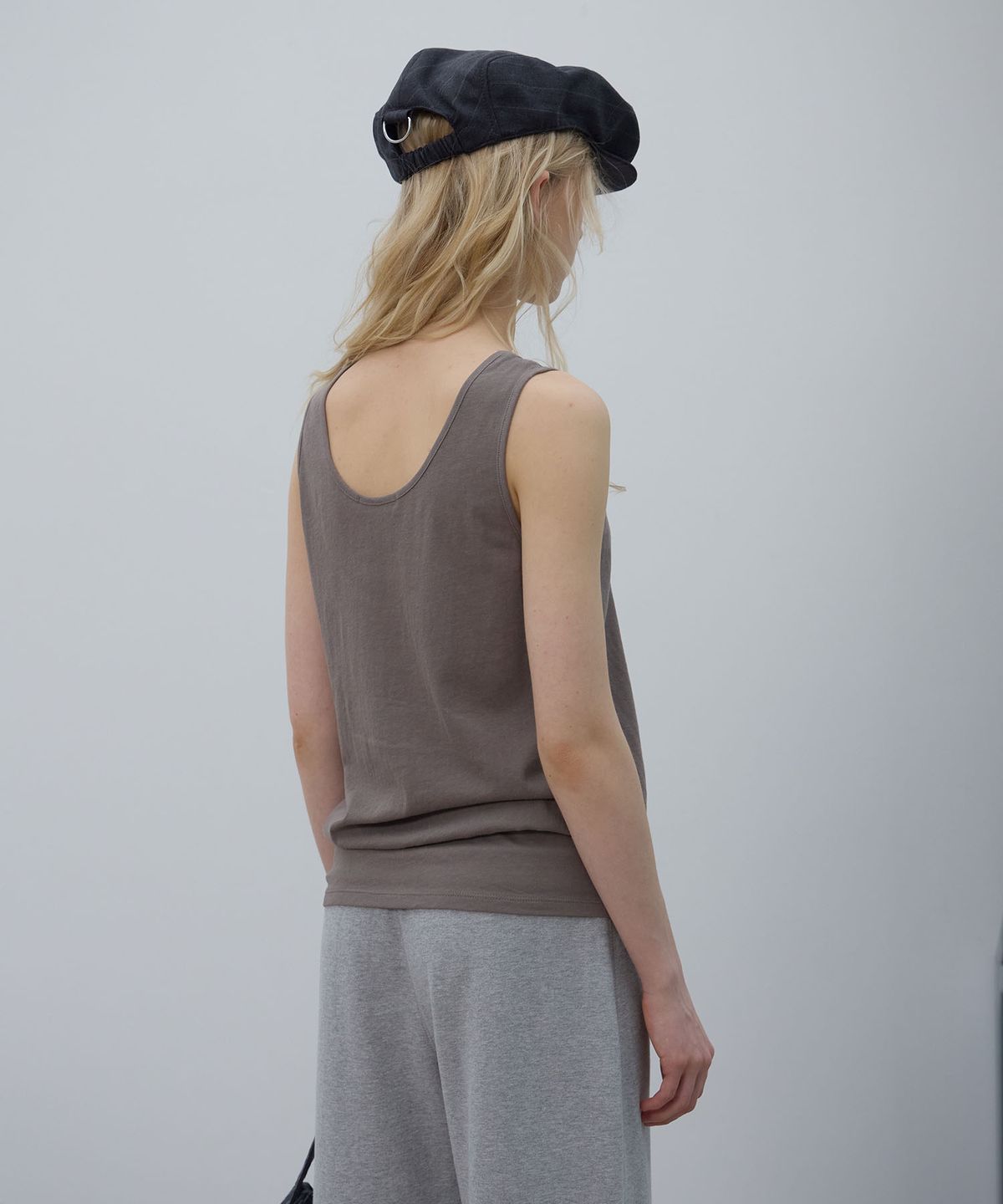 엘씨디씨티엠(LCDC™) SHAPED HEM TANK TOP (BROWN)
