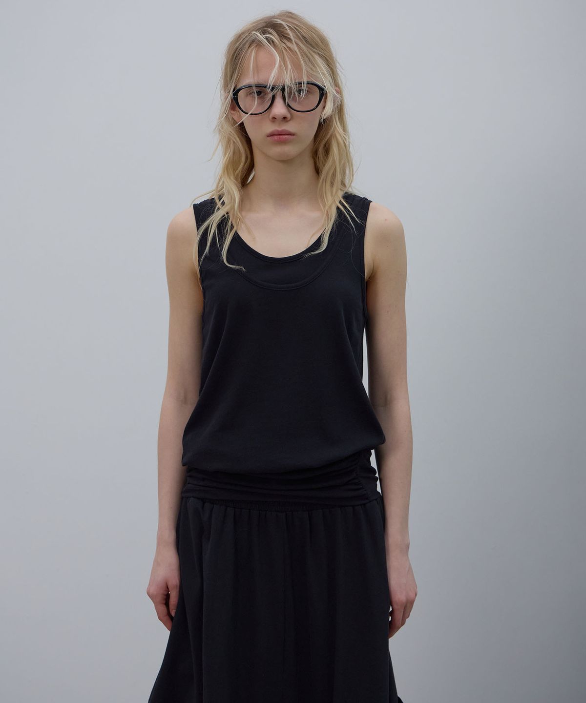 엘씨디씨티엠(LCDC™) SHAPED HEM TANK TOP (BLACK)