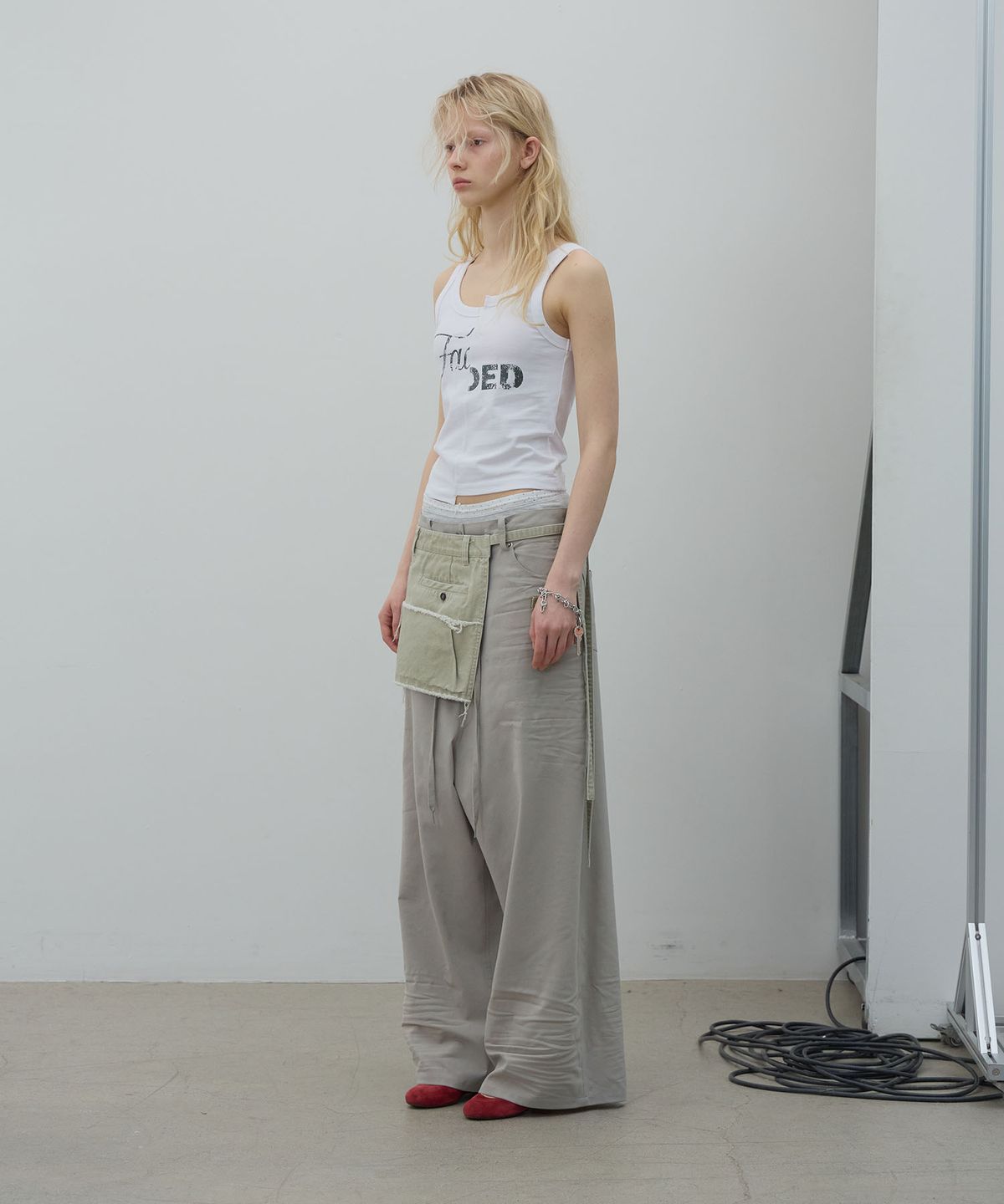 엘씨디씨티엠(LCDC™) SPLIT GRAPHIC TANK TOP (WHITE)