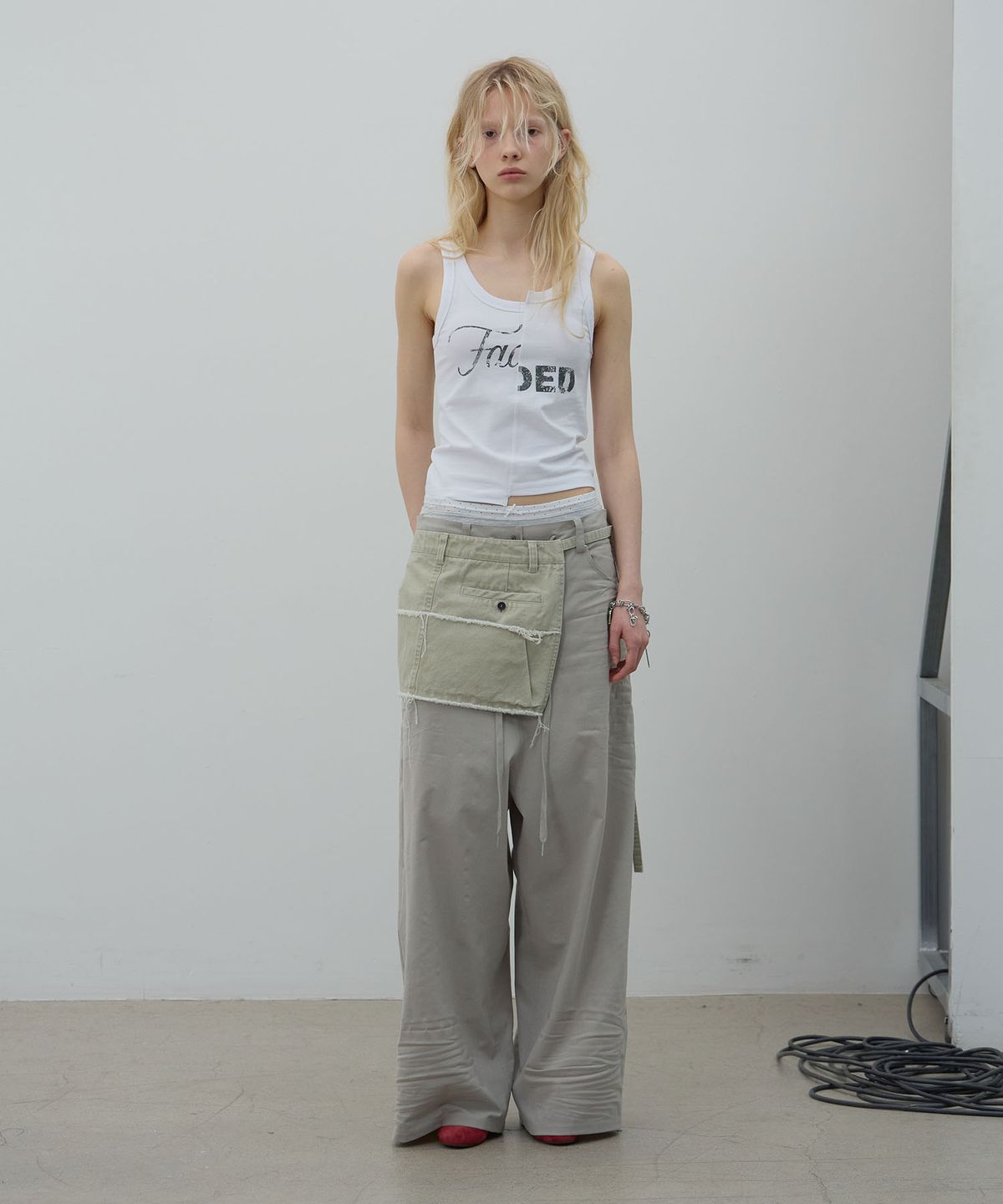 엘씨디씨티엠(LCDC™) SPLIT GRAPHIC TANK TOP (WHITE)