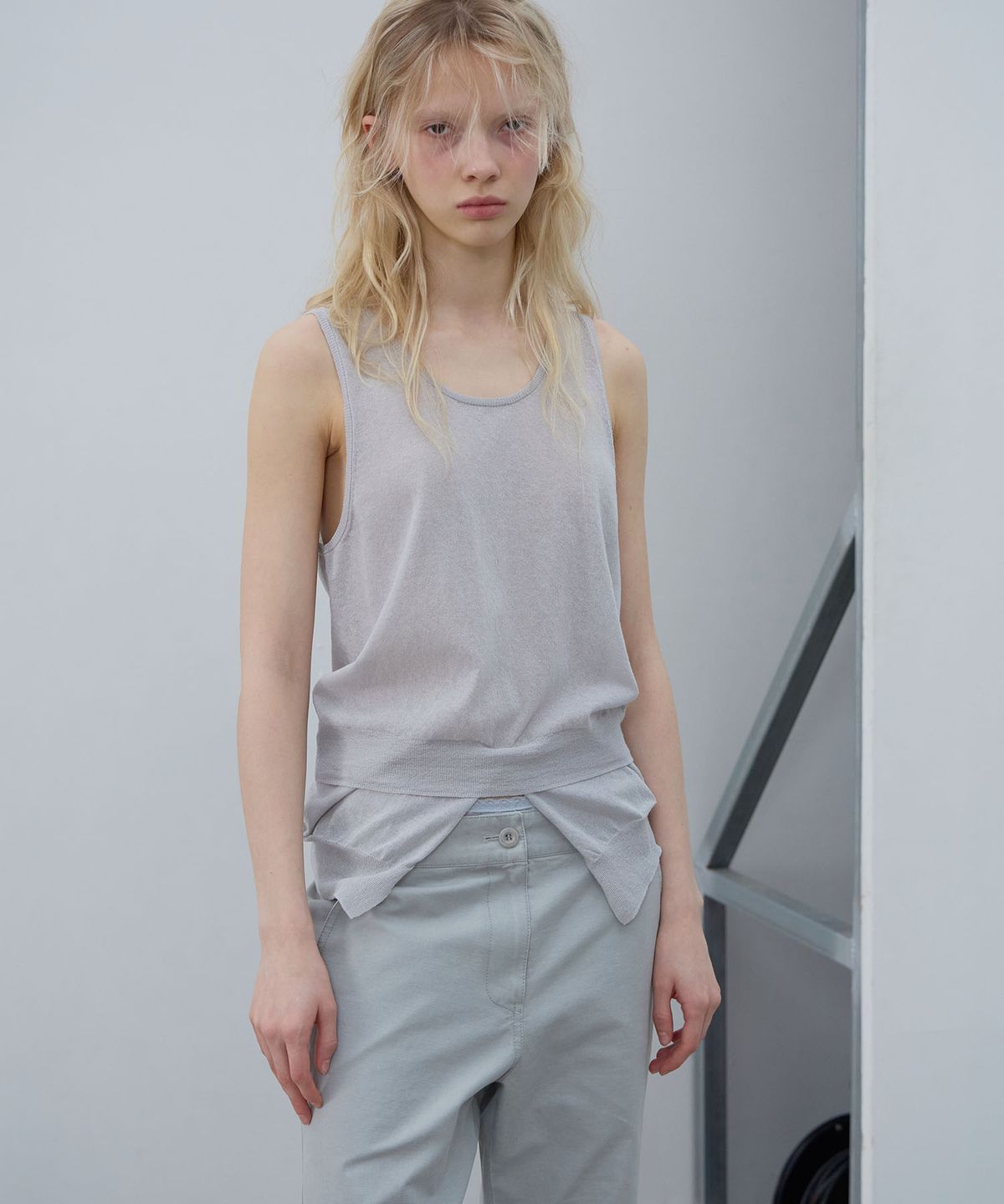 엘씨디씨티엠(LCDC™) SHEER KNIT SLEEVELESS TOP (LIGHT GREY)