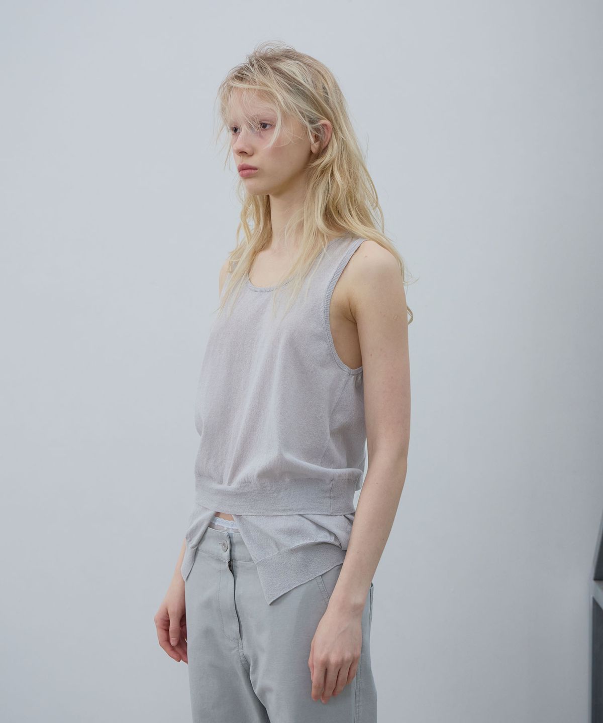 엘씨디씨티엠(LCDC™) SHEER KNIT SLEEVELESS TOP (LIGHT GREY)