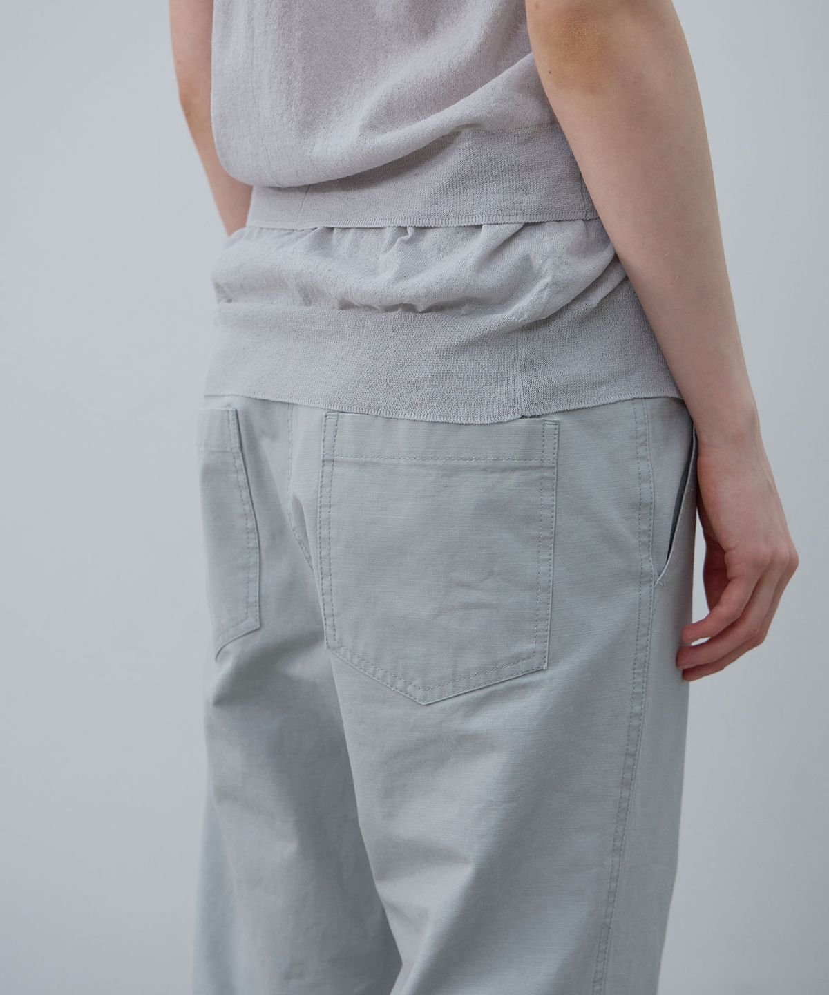 엘씨디씨티엠(LCDC™) SHEER KNIT SLEEVELESS TOP (LIGHT GREY)