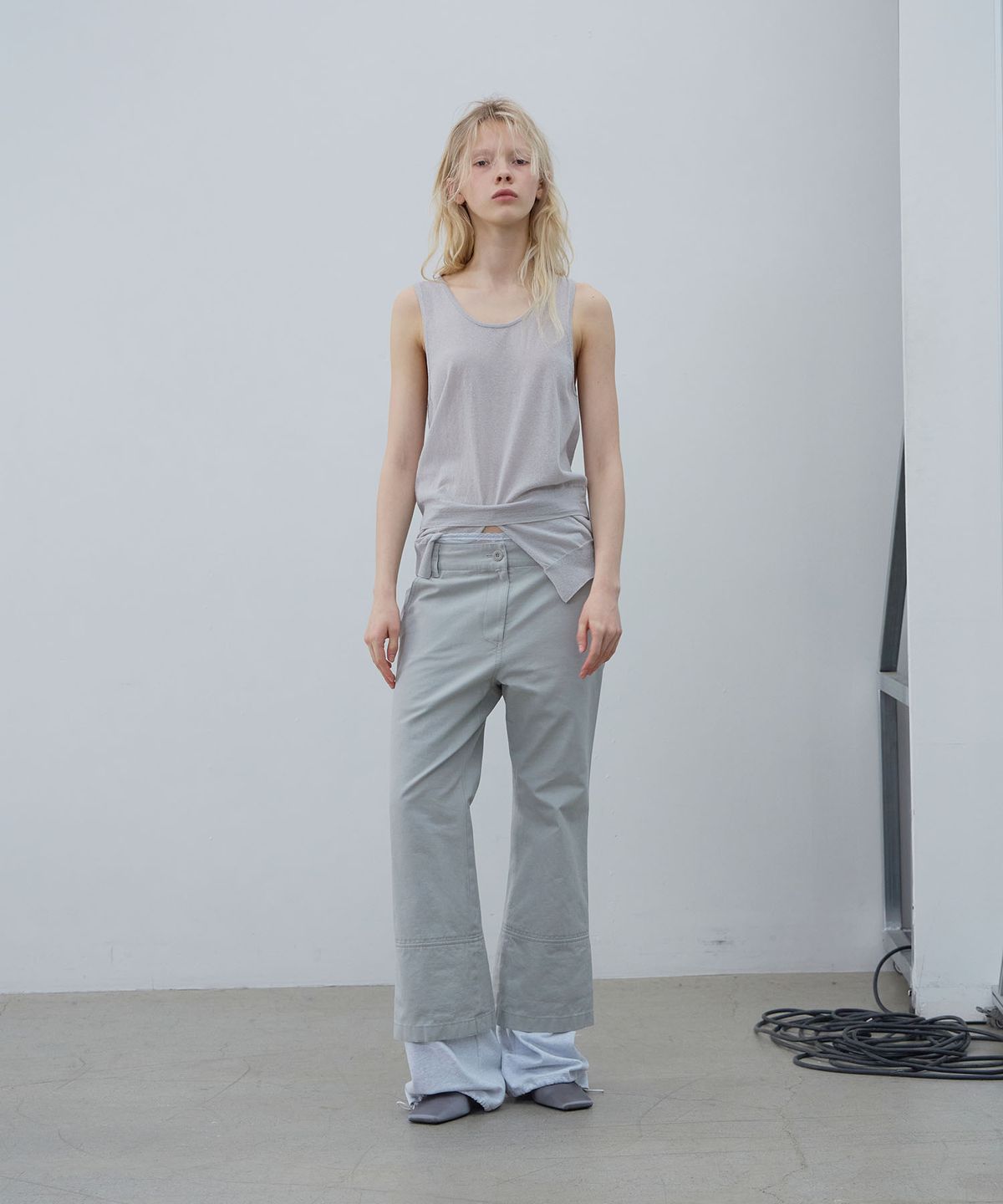 엘씨디씨티엠(LCDC™) SHEER KNIT SLEEVELESS TOP (LIGHT GREY)