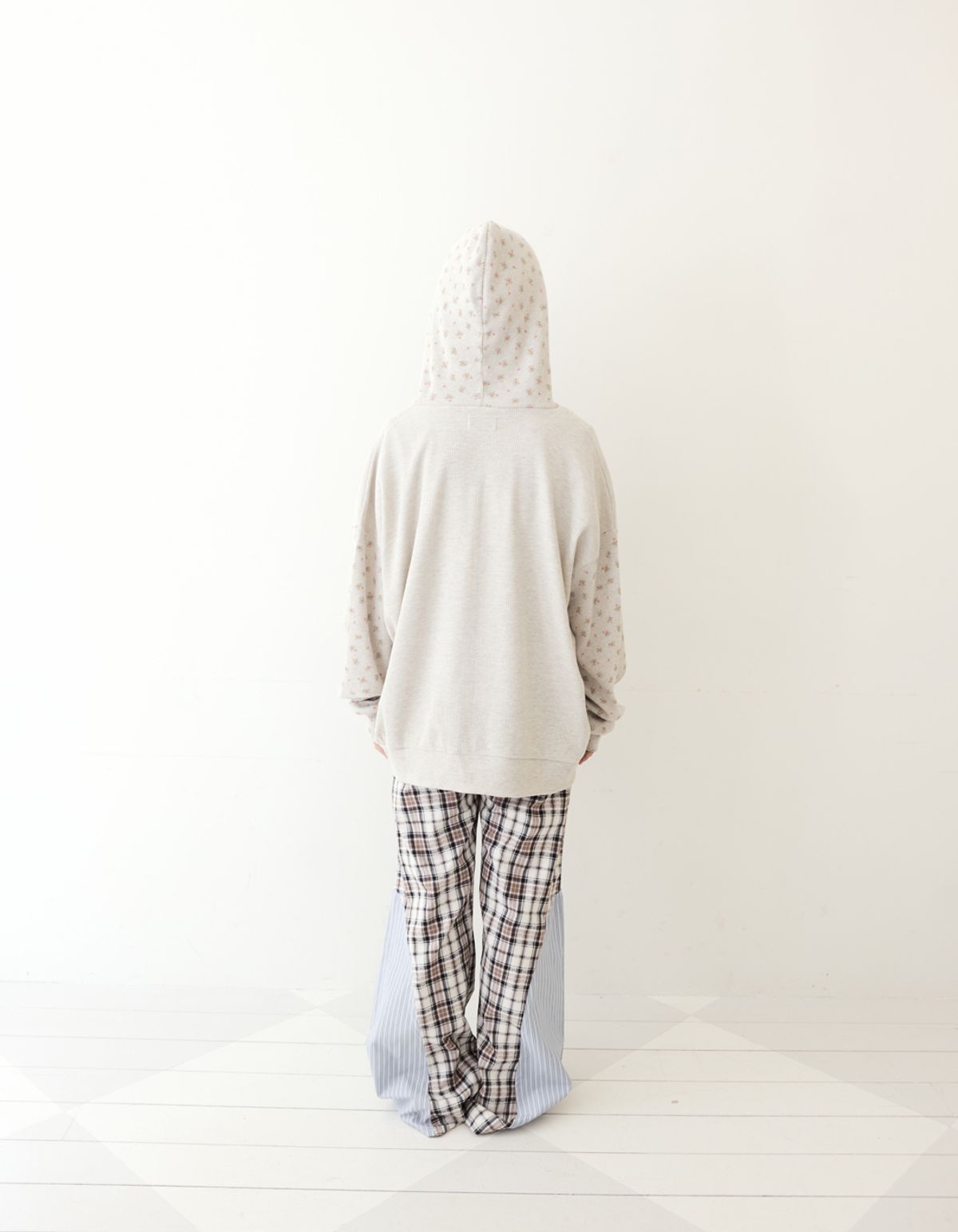 혼쿄(HONKYO) In Wonderland Stone Hoodie