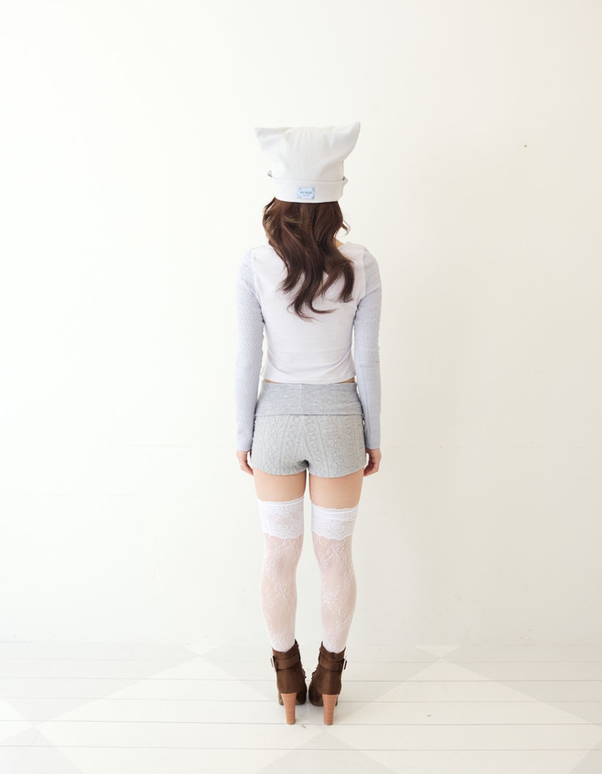 혼쿄(HONKYO) Lacey Spoon Long Sleeve Tee