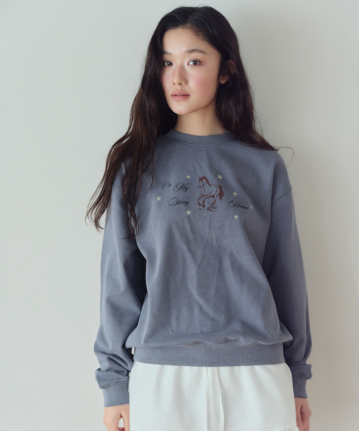 홈바디띵즈(HOMEBODY THINGS) HBT Pony Sweatshirt (DUSTY BLUE)