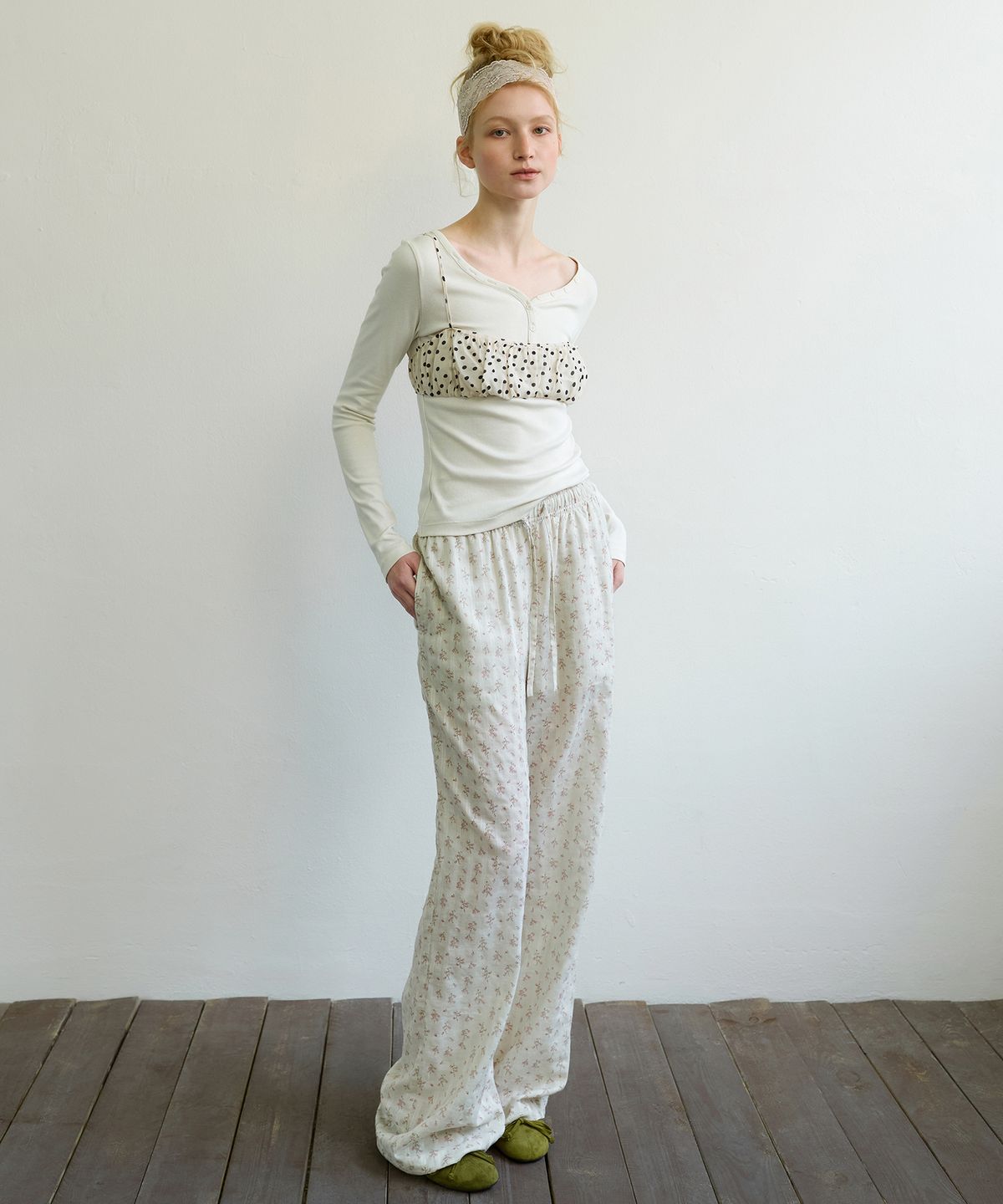 아옵트(AOPT) FLORAL STRIPE LOUNGE PANTS - BEIGE
