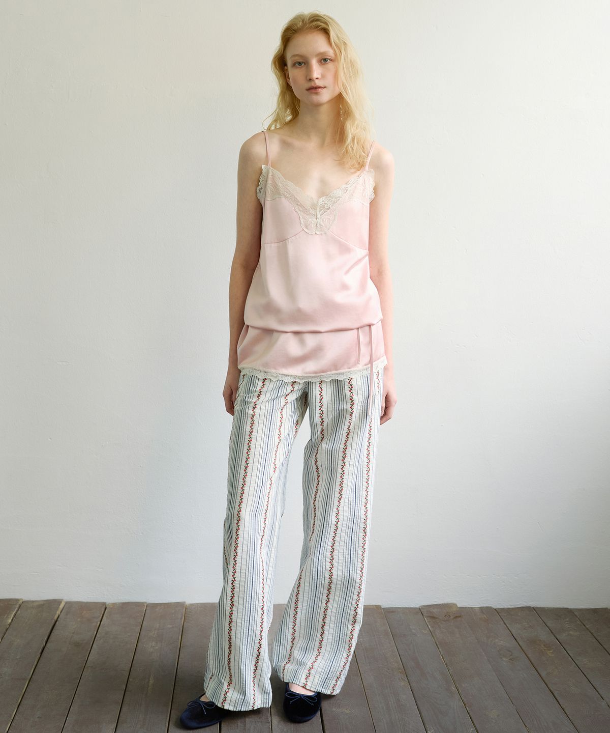 아옵트(AOPT) FLORAL STRIPE LOUNGE PANTS - BLUE