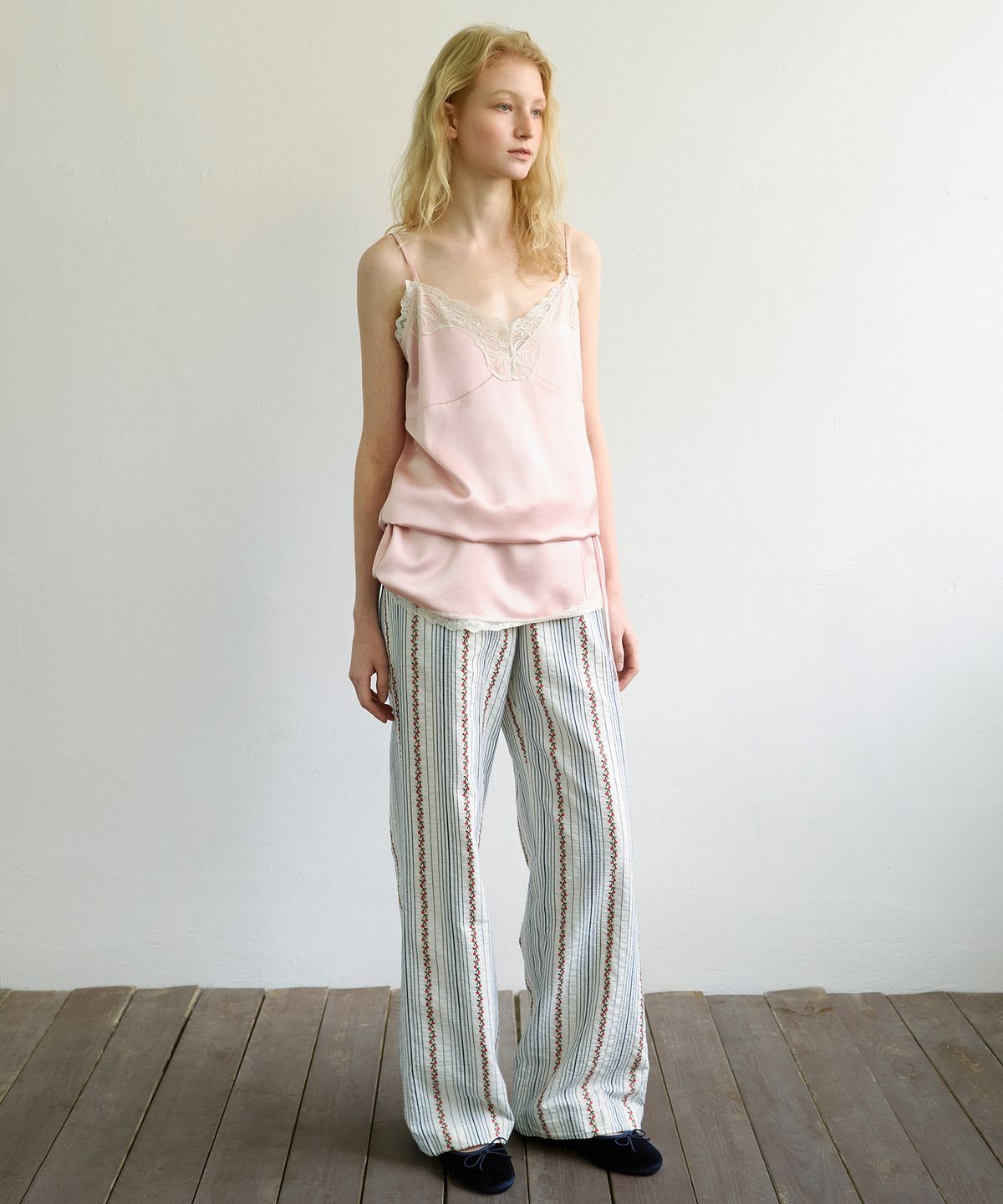 아옵트(AOPT) FLORAL STRIPE LOUNGE PANTS - BLUE