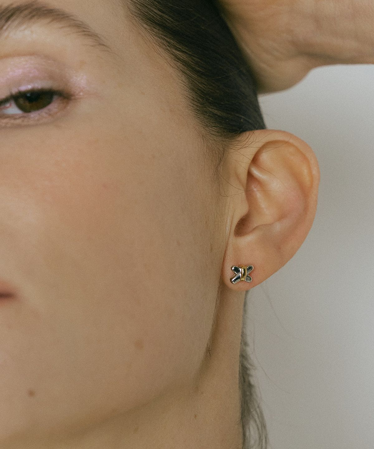 벤앤쿠(VENANDQU) [925 Silver] 1901. Volume xo earring (18K)