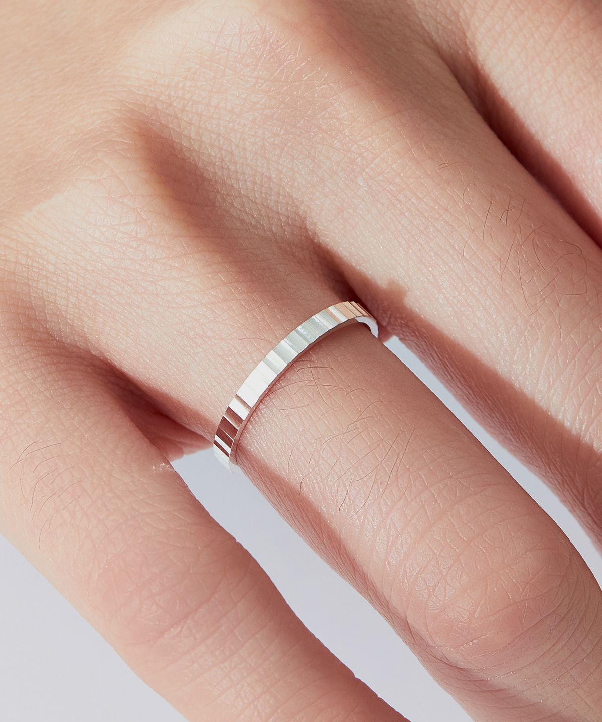 엘렌쥬얼리(HELENE JEWELRY) 925 실버 세로 컷팅 미스 링 은 반지