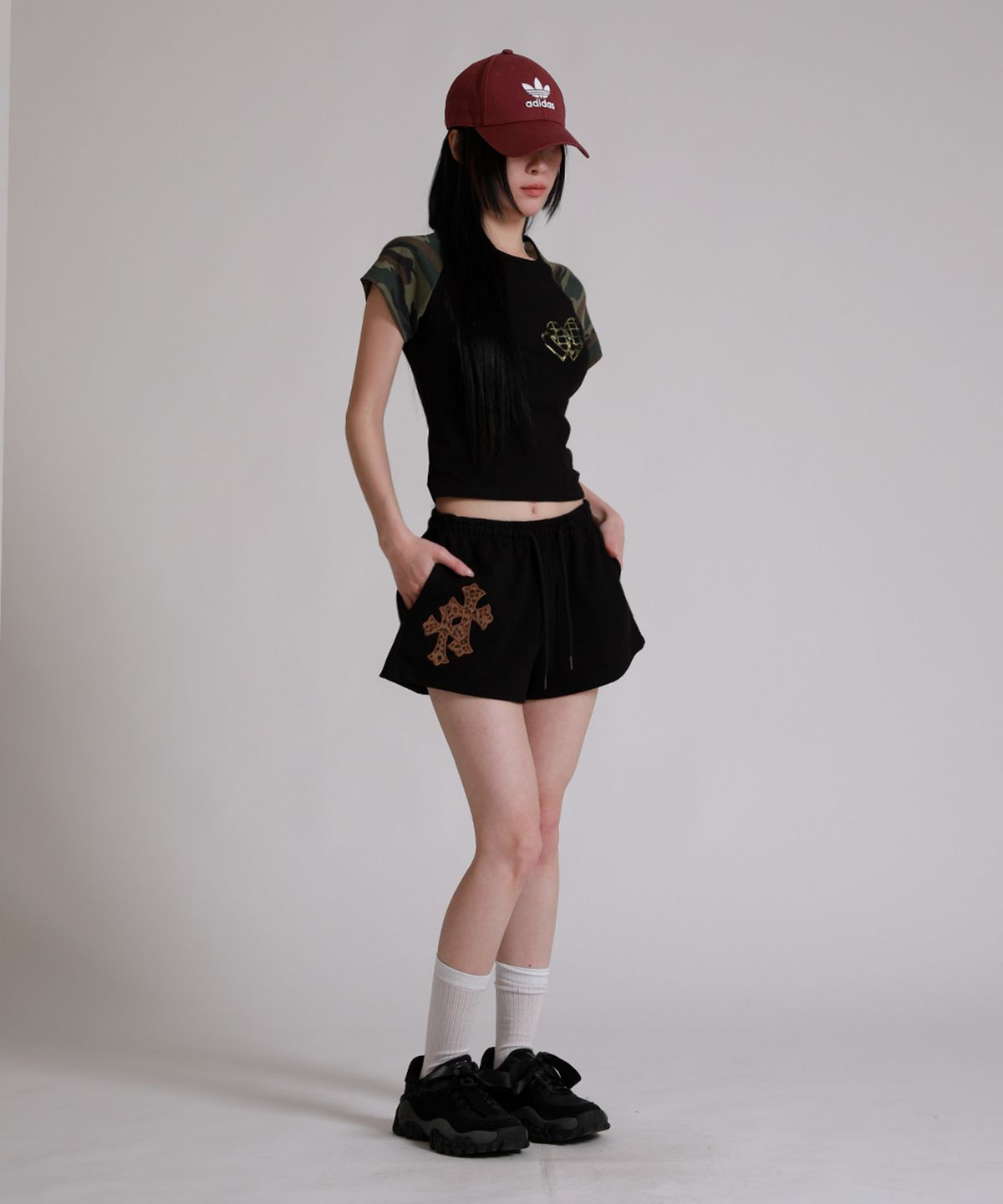 라이크더모스트(LIKE THE MOST) 투톤 배색 래글런 반소매 티셔츠_블랙