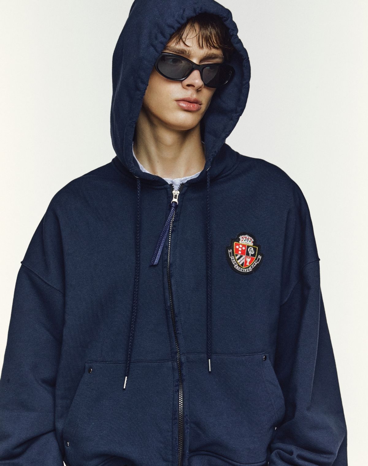 오디너리피플(ORDINARY PEOPLE) RE : New Destroy Crop Hood Zip-Up [NAVY]