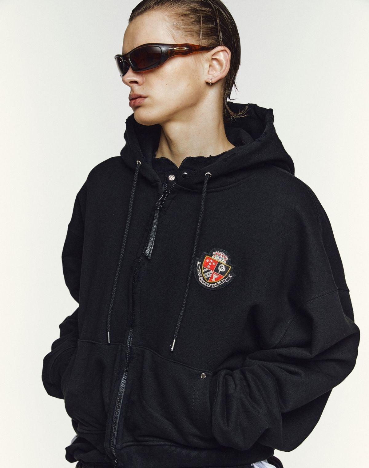 오디너리피플(ORDINARY PEOPLE) RE : New Destroy Crop Hood Zip-Up [BLACK]