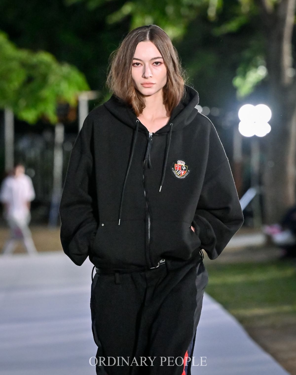 오디너리피플(ORDINARY PEOPLE) RE : New Destroy Crop Hood Zip-Up [BLACK]