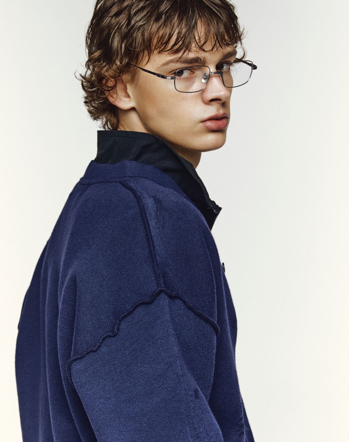 오디너리피플(ORDINARY PEOPLE) RE : HANDMADE CREST DISTRESSED CARDIGAN [NAVY]