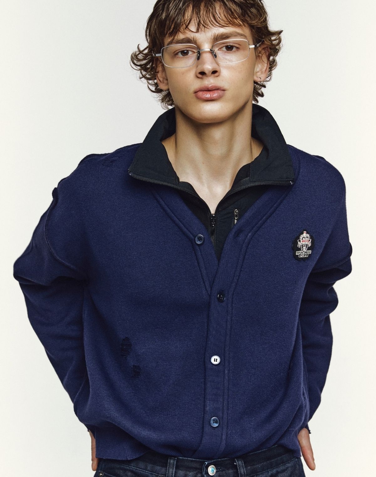 오디너리피플(ORDINARY PEOPLE) RE : HANDMADE CREST DISTRESSED CARDIGAN [NAVY]