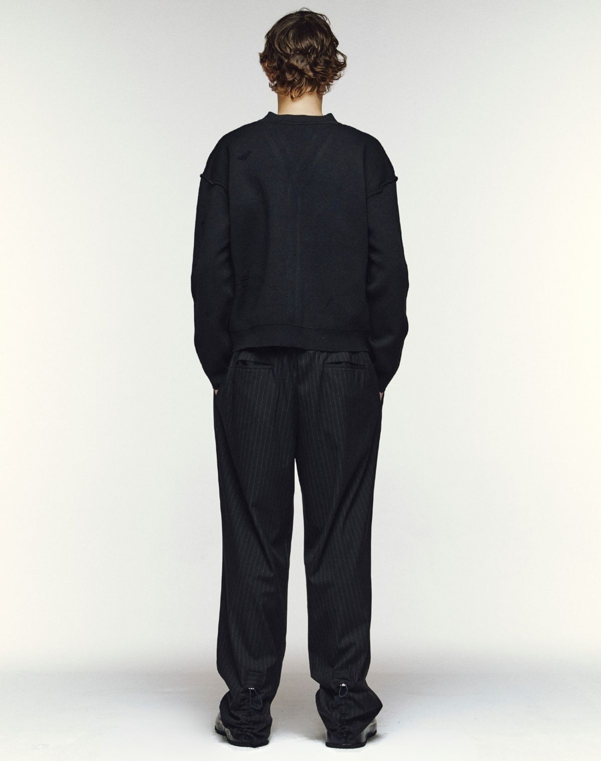 오디너리피플(ORDINARY PEOPLE) RE : HANDMADE CREST DISTRESSED CARDIGAN [BLACK]