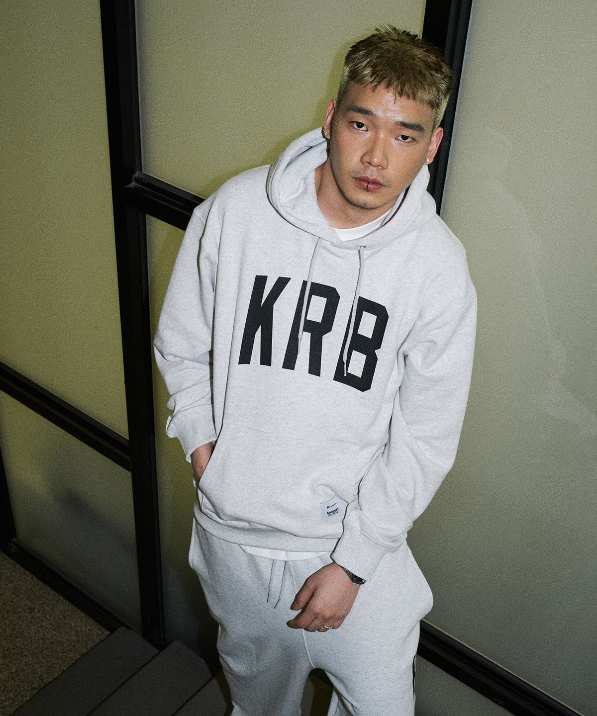 챔피온(CHAMPION) 챔피온 X 콤팩트레코드바 빅 로고 후드 티셔츠 Light Grey