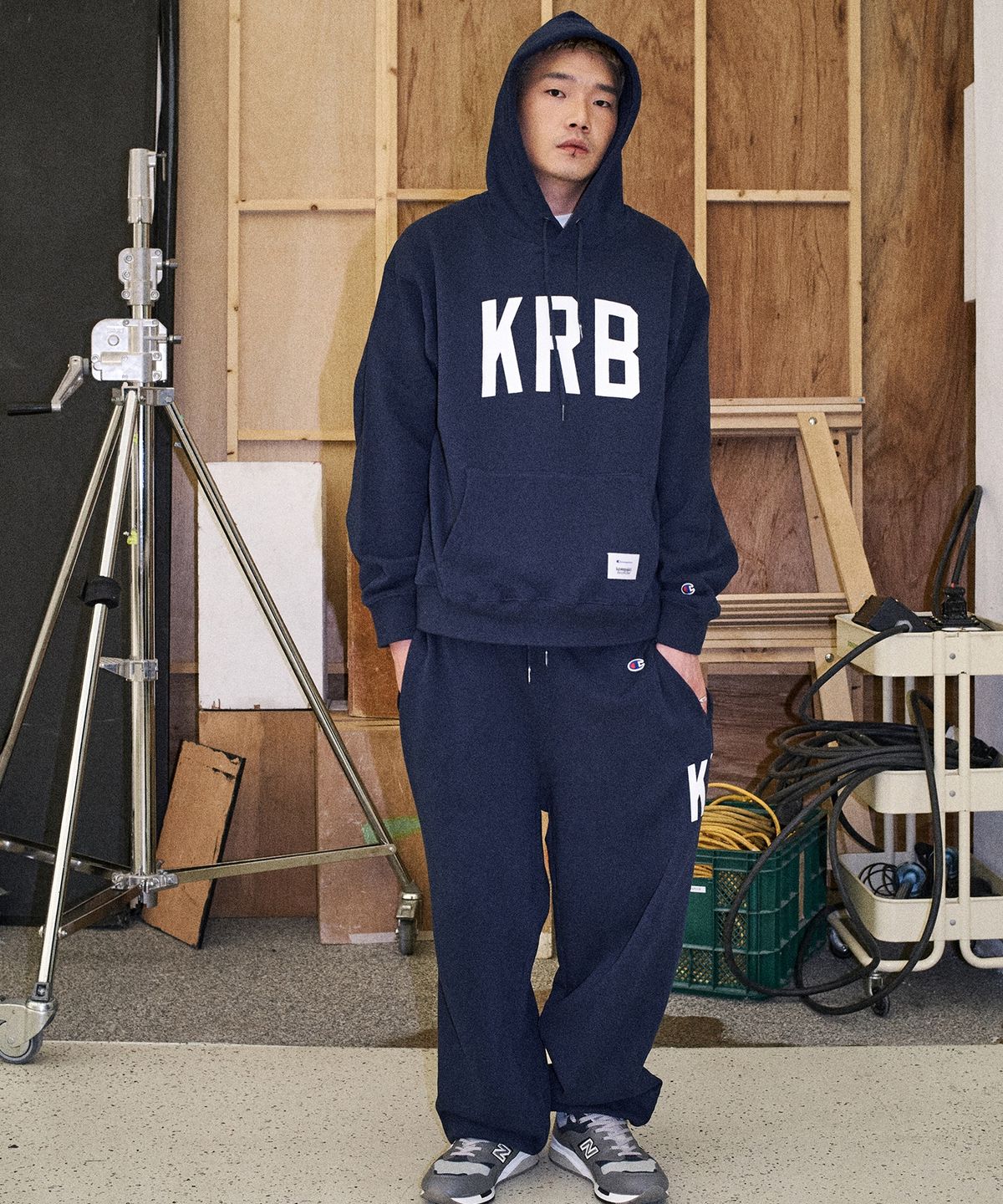 챔피온(CHAMPION) 챔피온 X 콤팩트레코드바 빅 로고 후드 티셔츠 Navy