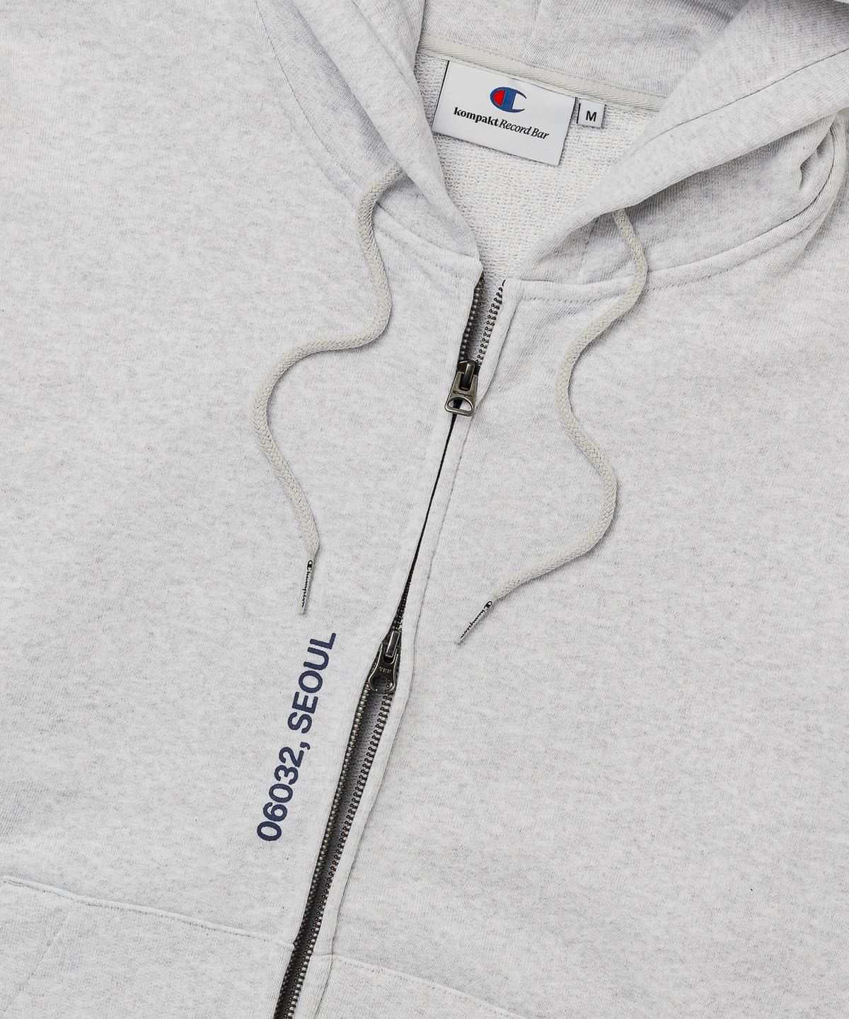 챔피온(CHAMPION) 챔피온 X 콤팩트레코드바 스피커 로고 후드 집업 Light Grey