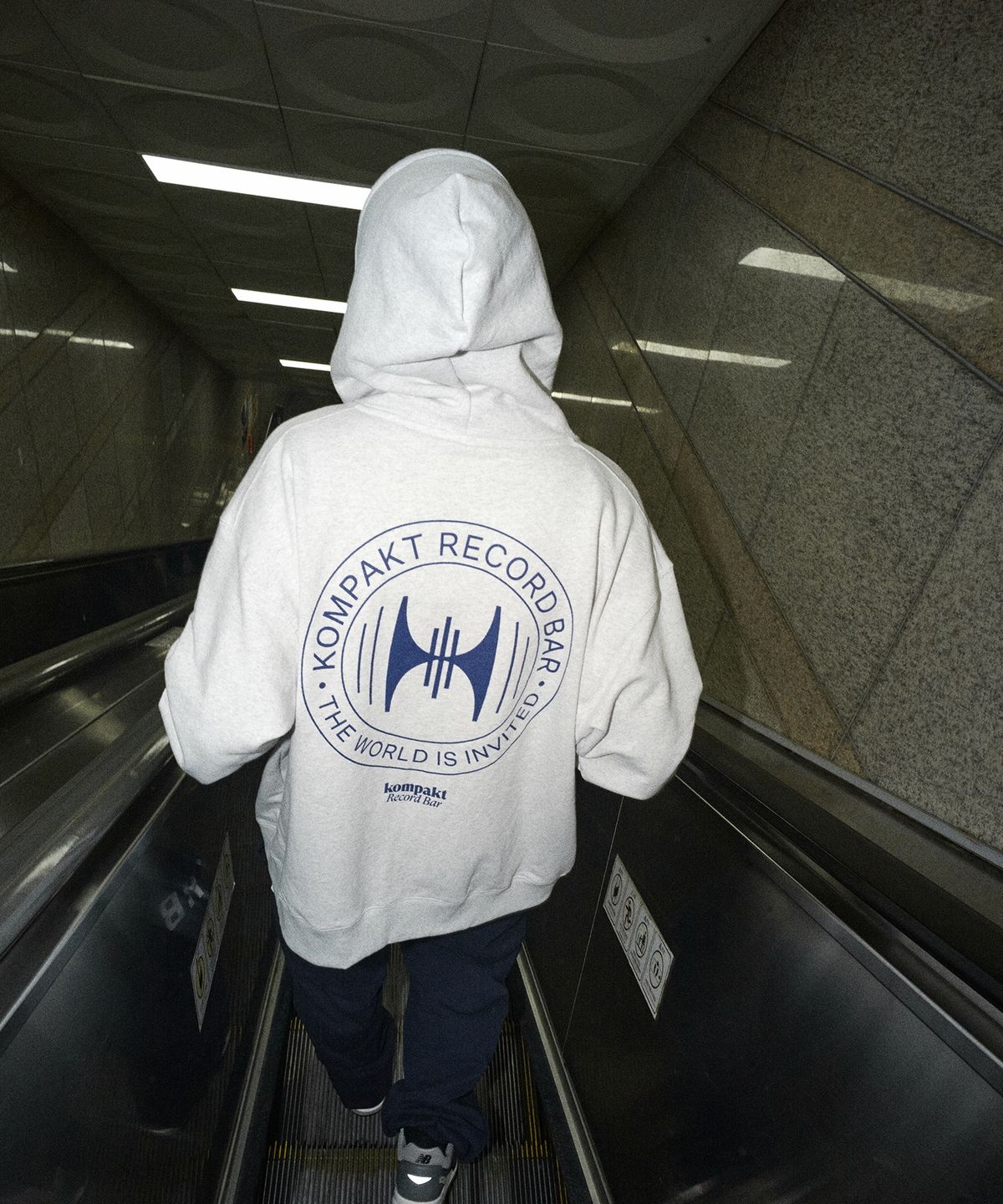 챔피온(CHAMPION) 챔피온 X 콤팩트레코드바 스피커 로고 후드 집업 Light Grey