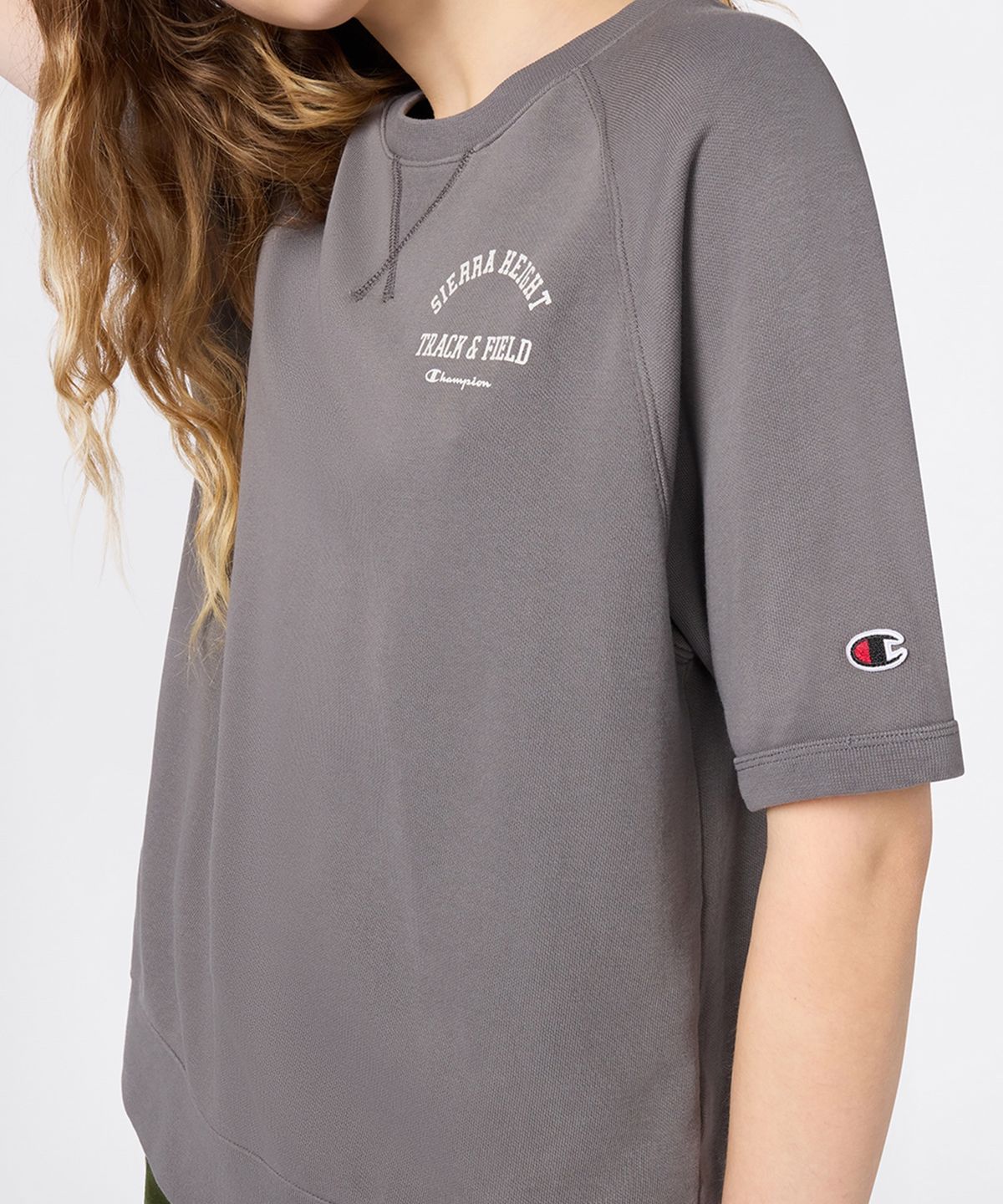 챔피온(CHAMPION) 여성 스포츠 팀 로고 스웨트 티셔츠 Charcoal